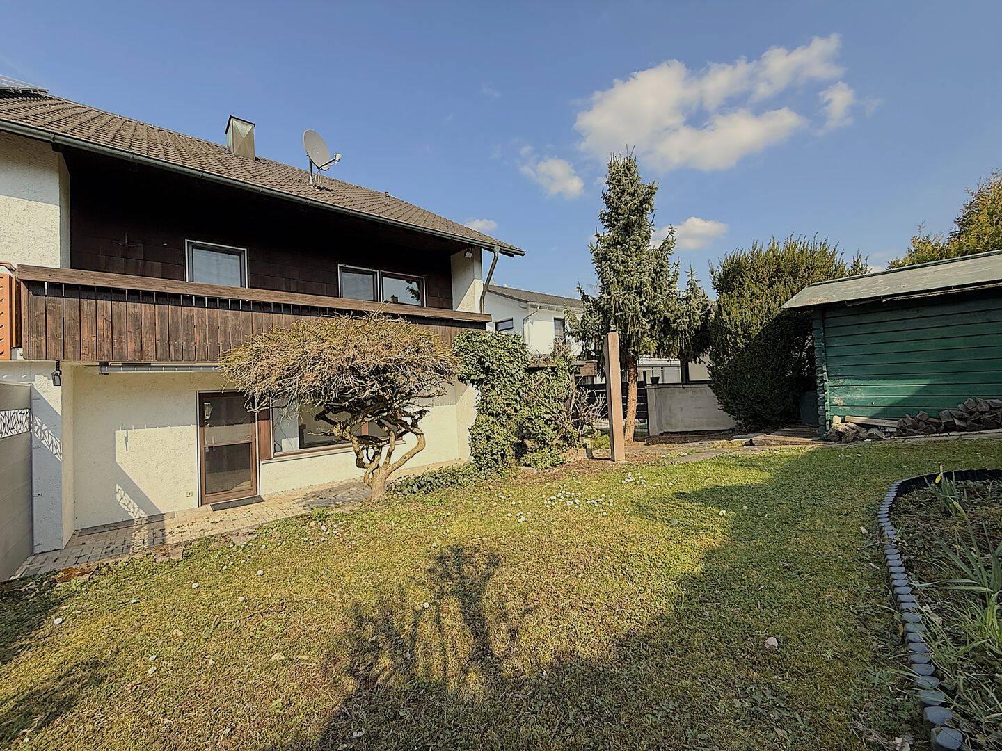 Ohne Käuferprovision: Gepflegte Doppelhaushälfte mit Garten und Doppelgarage in Böttingen, 74831 Gundelsheim
