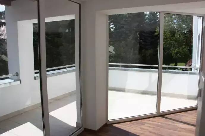 Wunderschöne 2-Zimmer-Wohnung mit großer Dachterrasse in Straubing-Sossau, 94315 Straubing