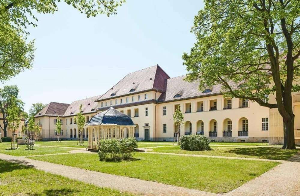 Berlin Exklusive 2-Zi.-Whg. in Schlossanlage mit Balkon & Stellplatz, 13125 Berlin (Pankow Buch Französisch Buchholz Karow)