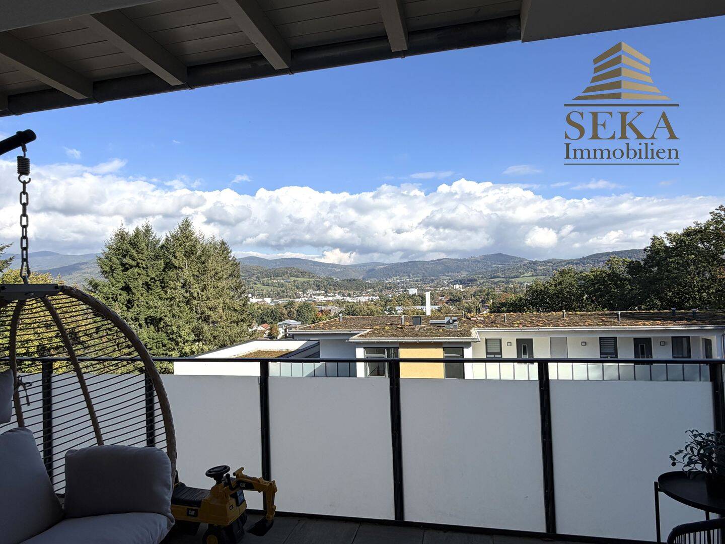 Wohnen ganz oben: 3-Zimmer-Wohnung mit Terrasse und Weitblick, Loggia & barrierefreiem Zugang, 94469 Deggendorf