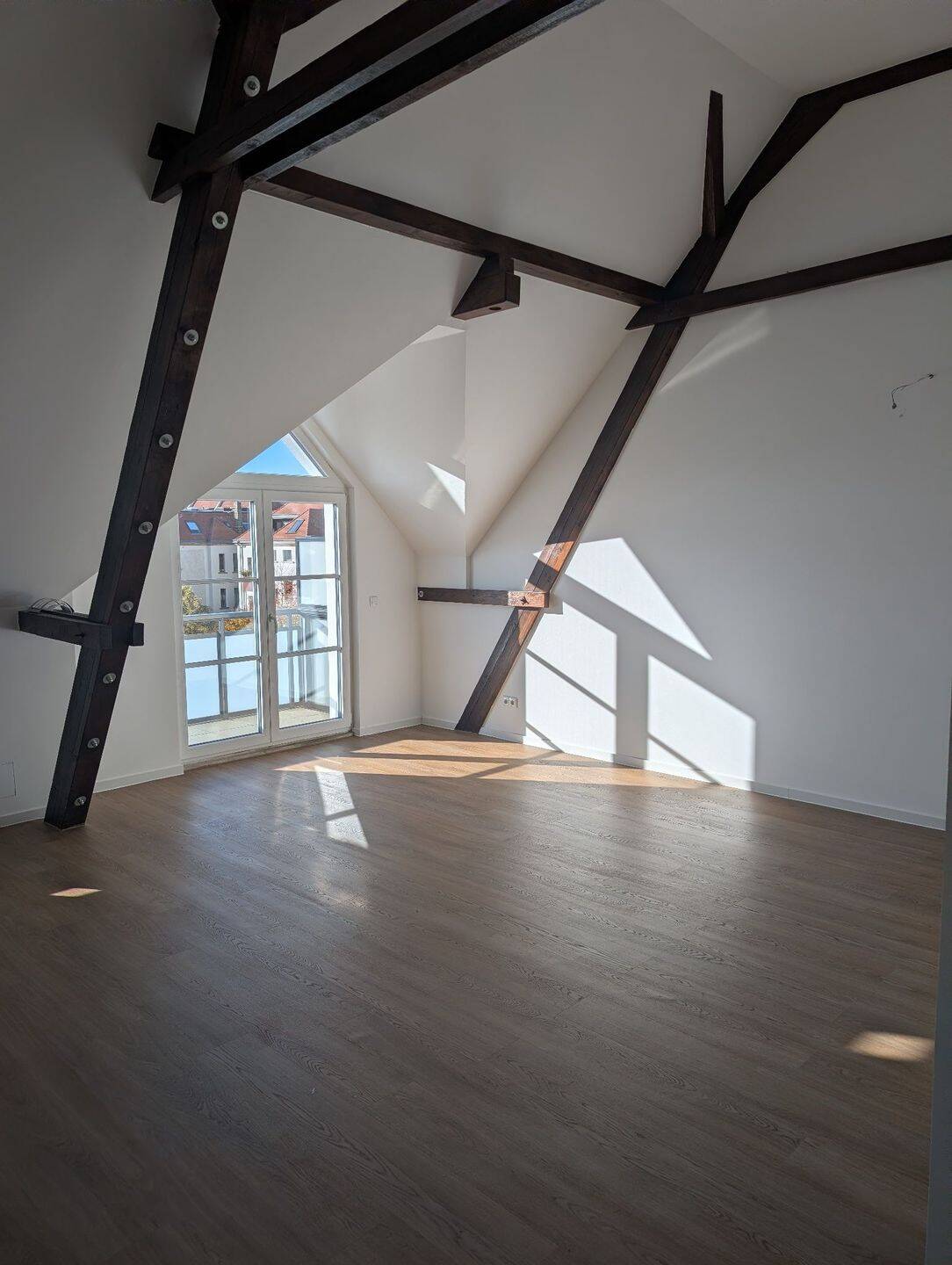 Attraktive 2-Zimmer-DG-Wohnung mit Balkon im Leipziger Südenr-neu renoviert, 4277 Leipzig (Connewitz Marienbrunn)