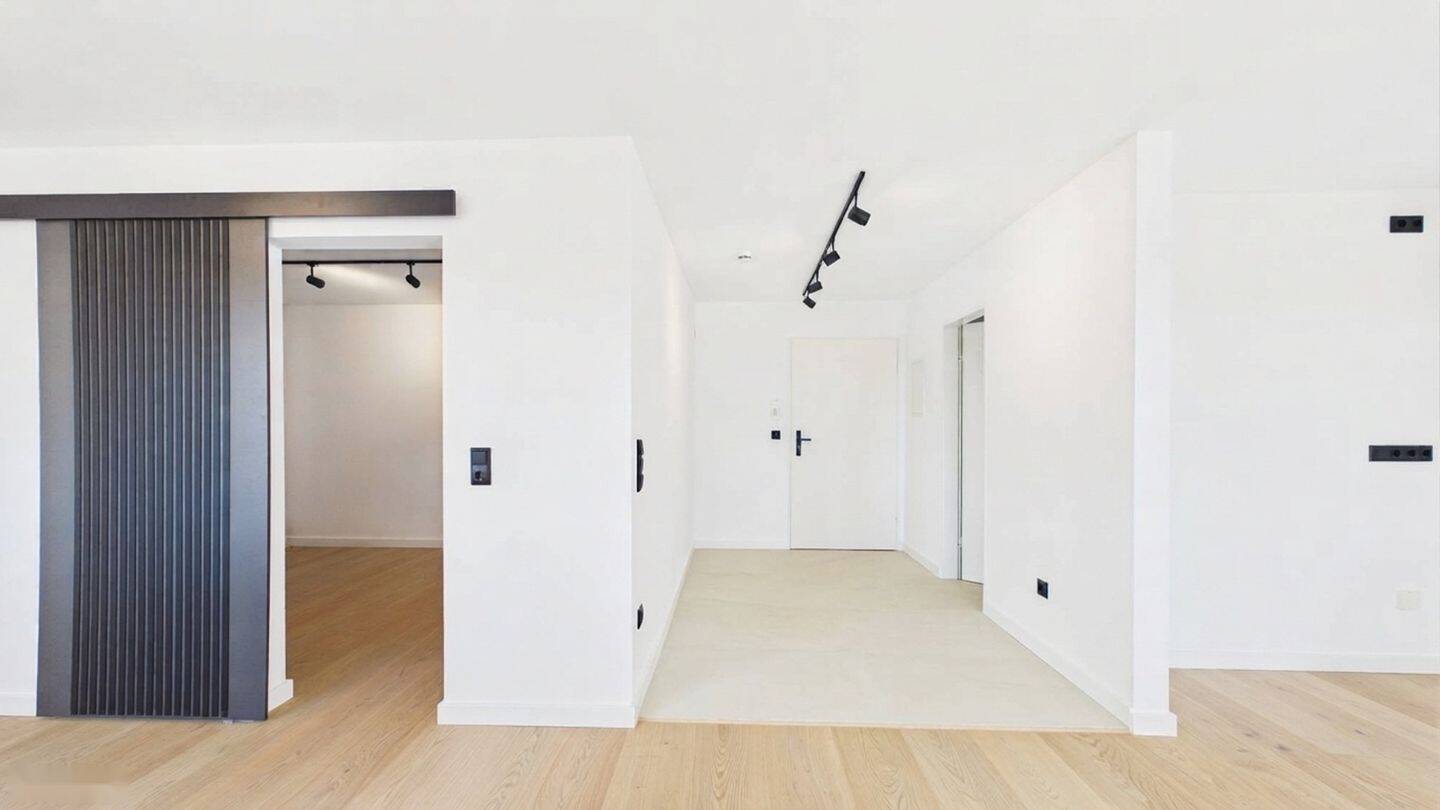 Stilvoll saniert: 2-Zimmer Dachgeschosswohnung mit Bergblick & neuer Küche, 82205 Gilching