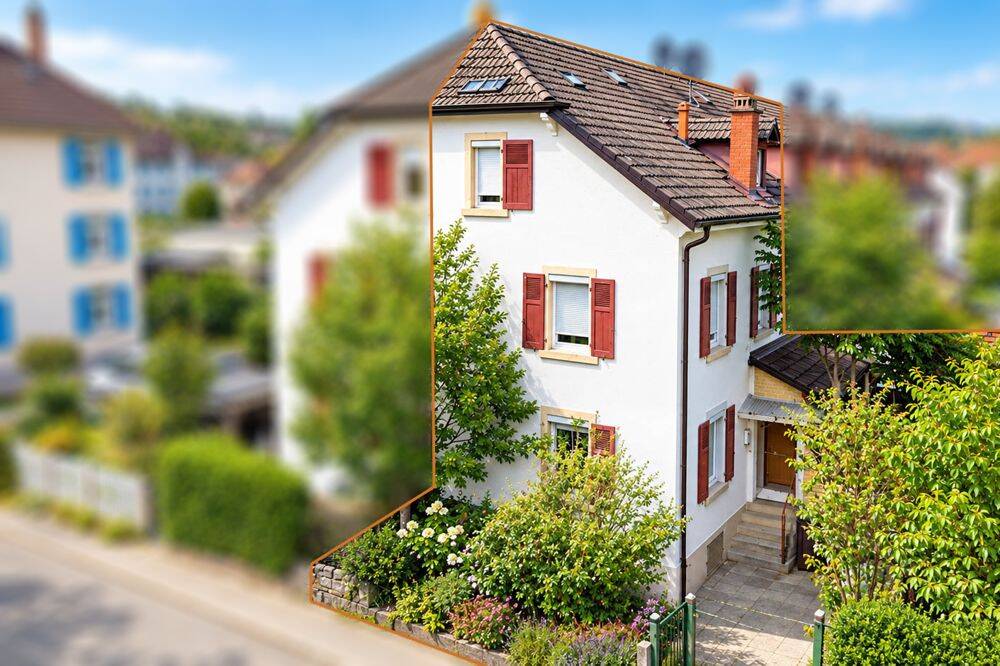 Reihenendhaus mit Garten in Lörrach mit viel Potenzial – 4 Zimmer verteilt auf mehrere Ebenen, 79539 Lörrach