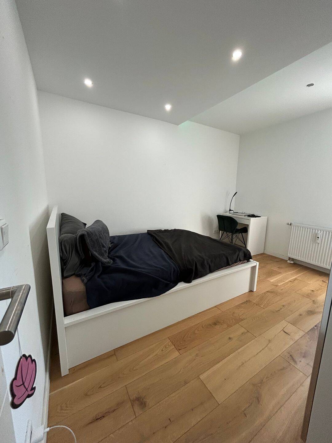 Möbliertes WG-Zimmer (ca. 19 m²) mit eigenem Balkon in München-Schwabing, 80804 München (Schwabing-Freimann Schwabing-West)