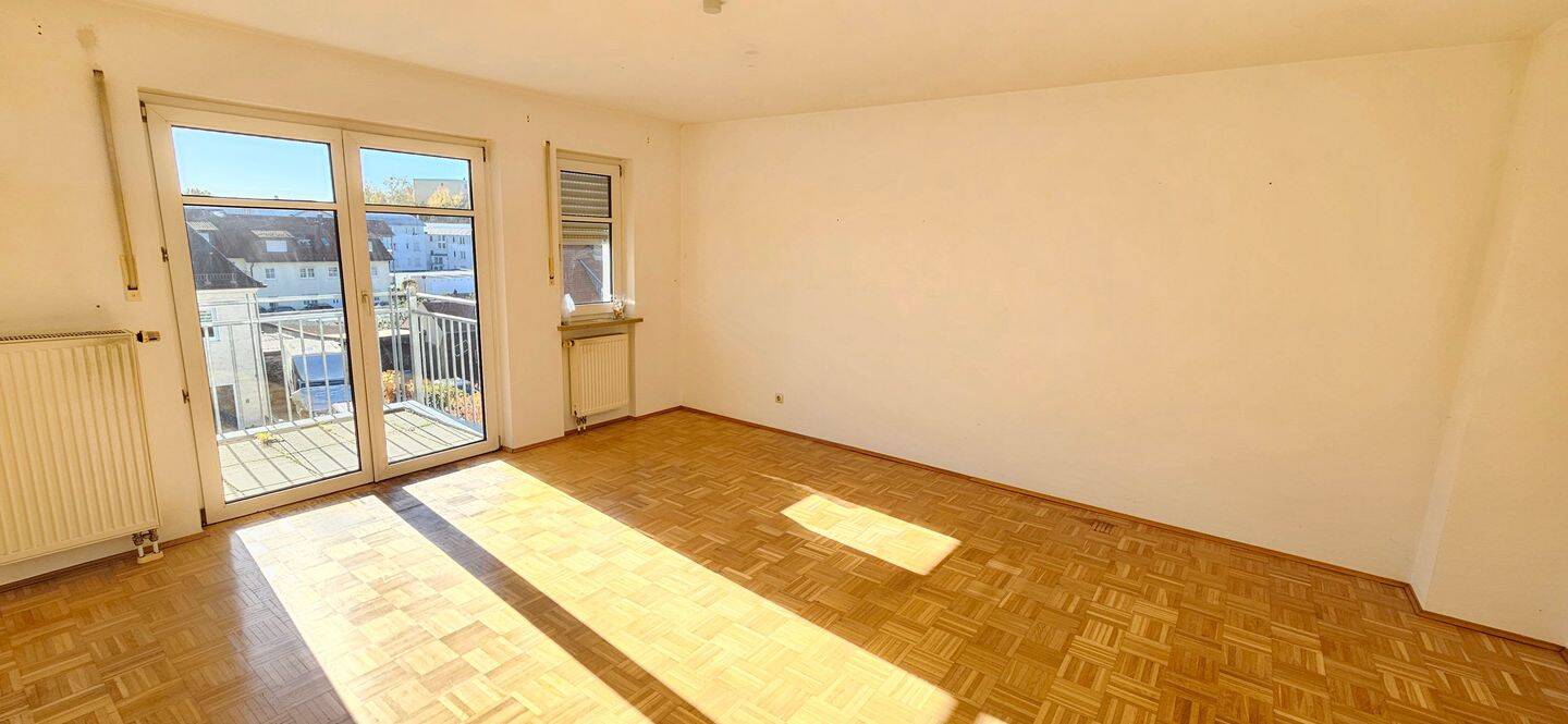 Endlich Zuhause angekommen – Attraktive 2 Zimmer Dachgeschoss Wohnung in guter und ruhiger Wohnlage von Amberg, 92224 Amberg
