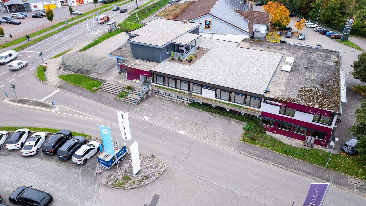 Außergewöhnlich wohnen in Tiengen – modernisierte 2,5-Zimmer-Wohnung mit Dachterrasse, 79761 Waldshut-Tiengen