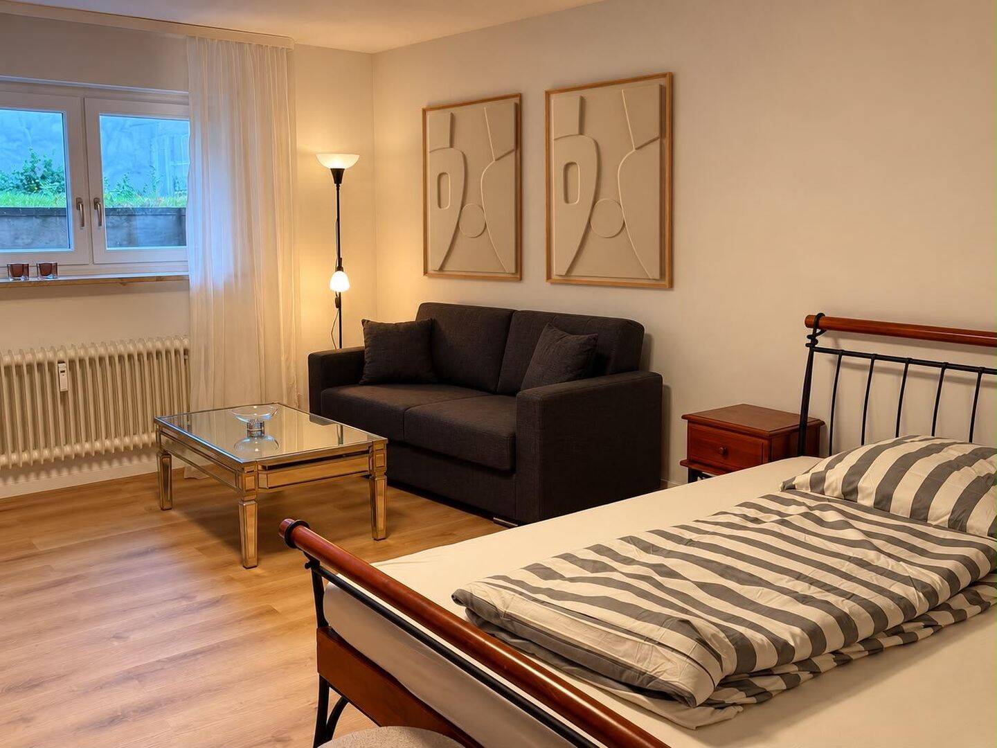 Stilvoll möblierte, frisch renovierte 42 m² Souterrainwohnung in Villengebiet von Nürnberg/Mögeldorf, 90480 Nürnberg (Gleißhammer Mögeldorf Tiergarten Weichselgarten Zerzabelshof)