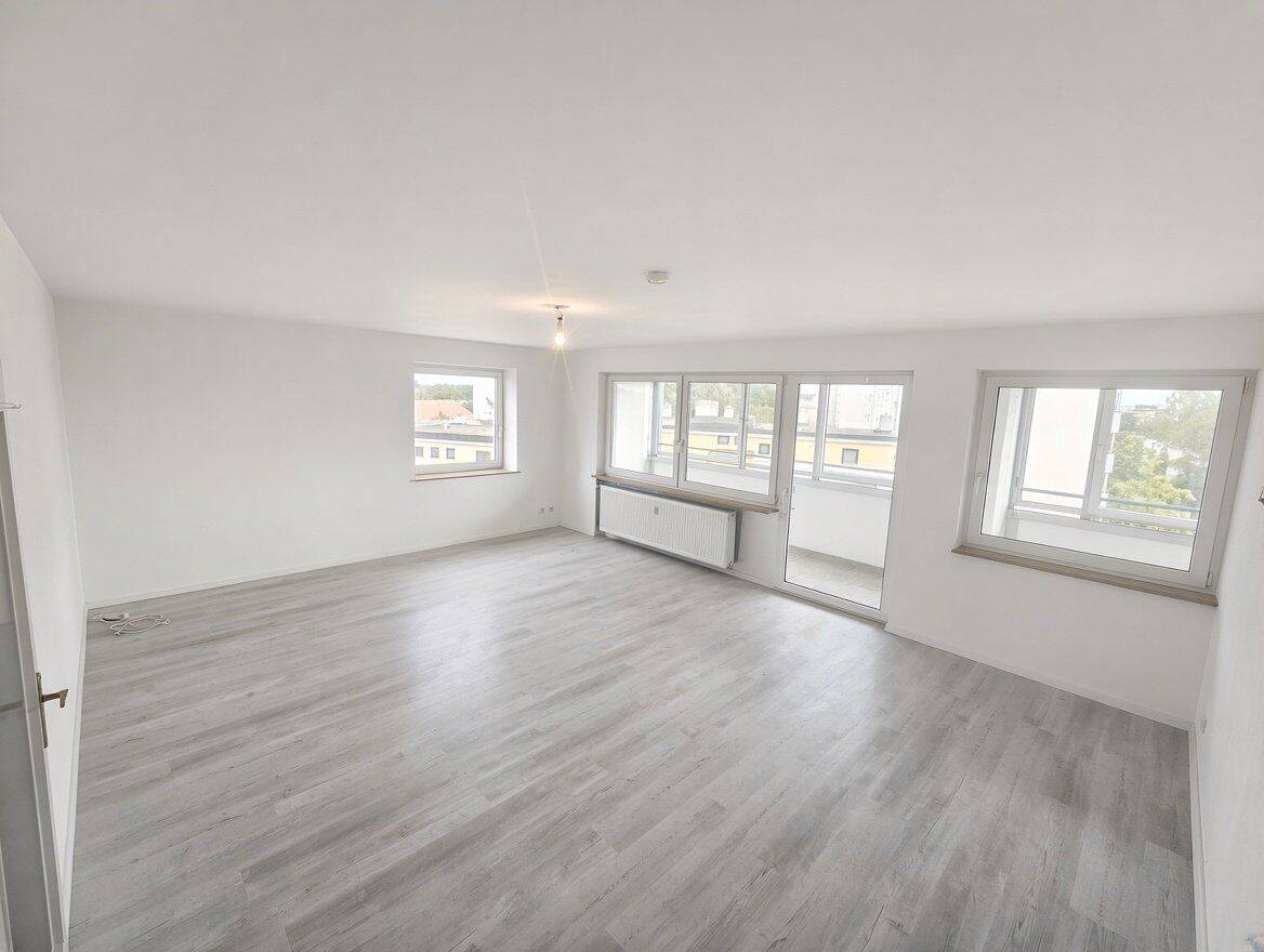 renovierte 3 Zimmer Wohnung mit Wintergarten-Balkon zentral in Schwabach, 91126 Schwabach