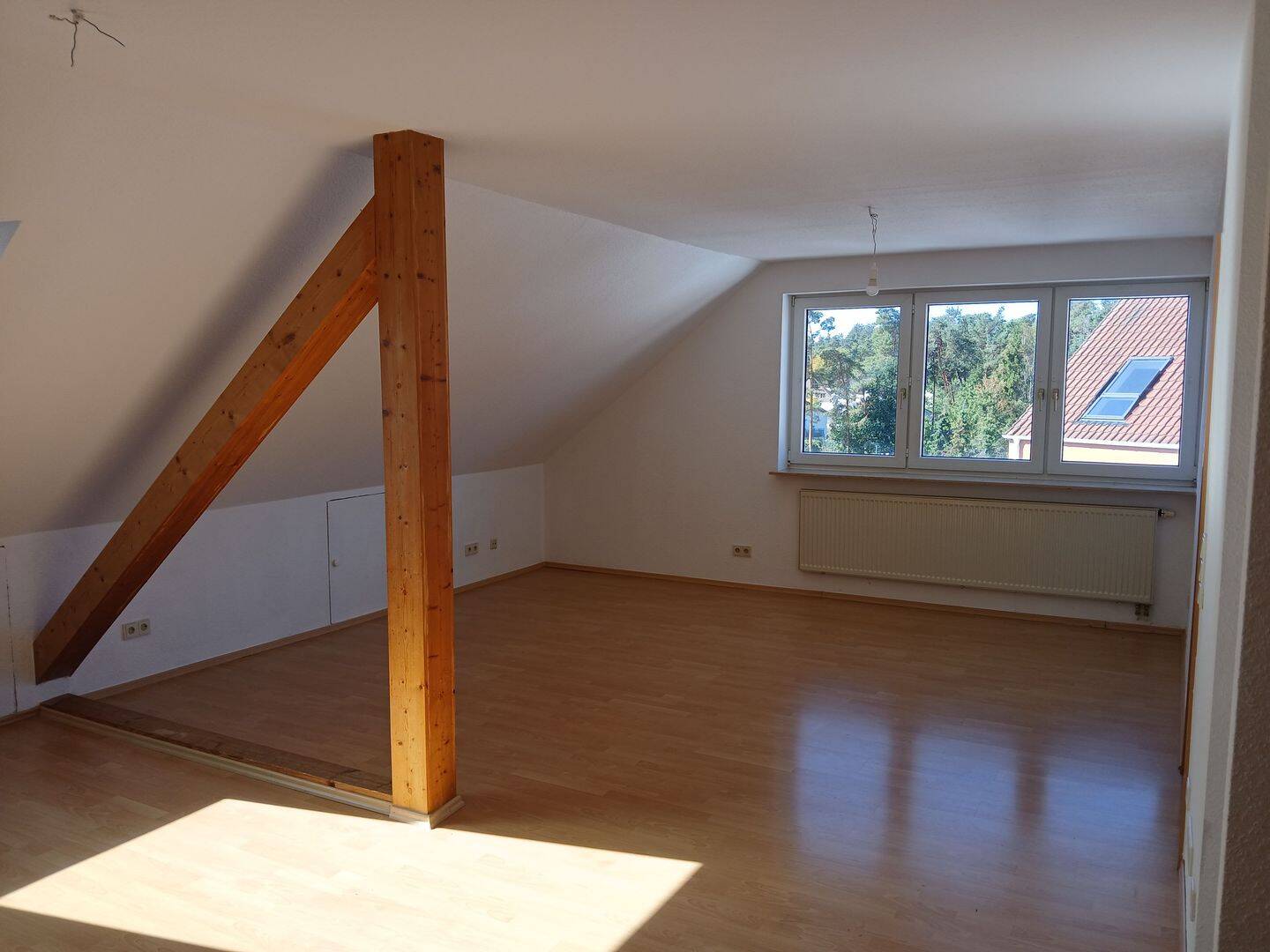 Provisionsfrei – helle 2 ZKB Dachgeschosswohnung mit EBK in Homburg-Erbach, 66424 Homburg