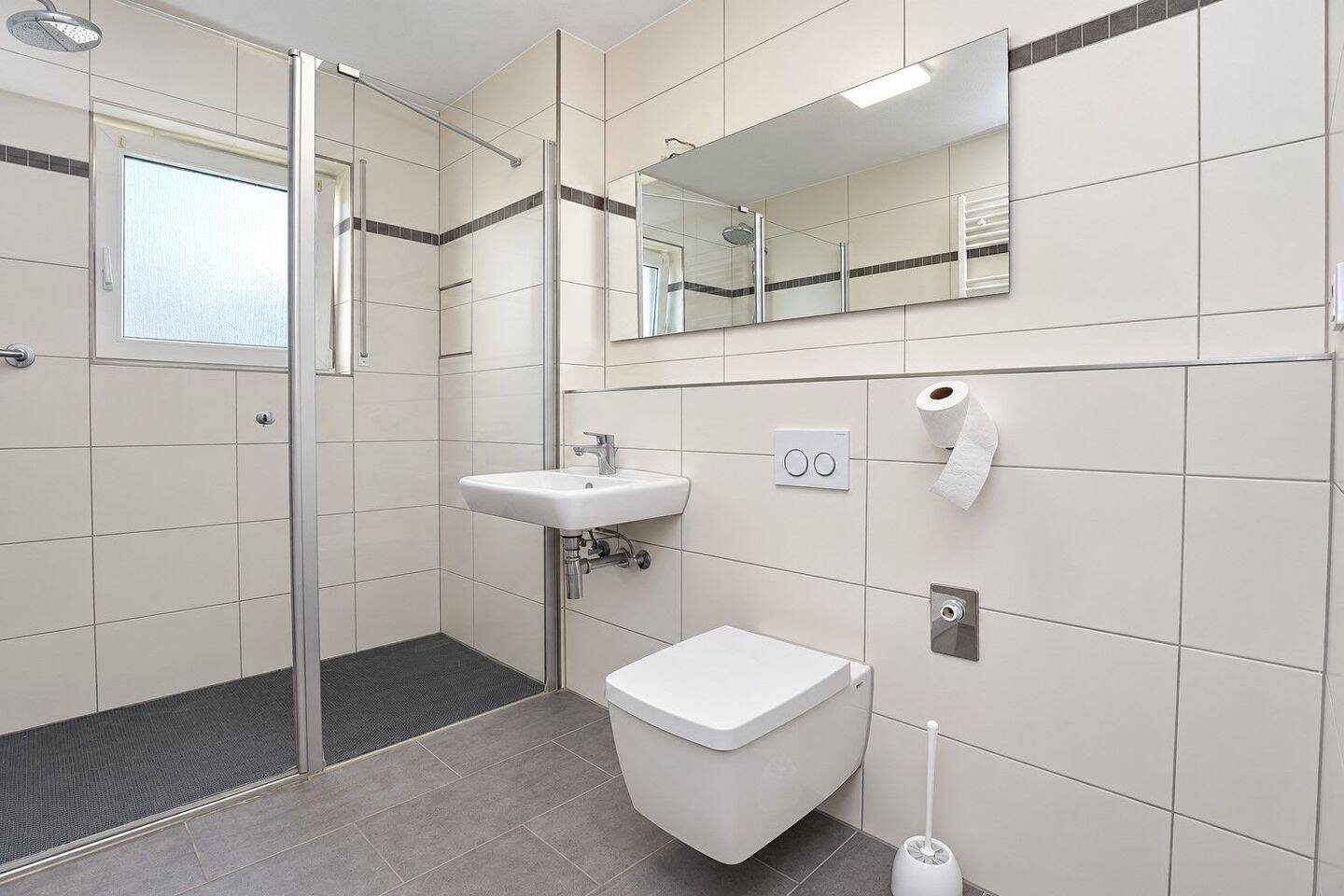 Moderne 2 Zi-Wohnung, gr. Terrasse, Tiefgaragenstellplatz, 67227 Frankenthal (Pfalz)