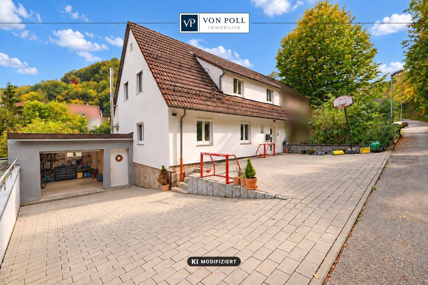 Modernisierte Doppelhaushälfte mit großzügigem Grundstück und Doppelgarage in Künzelsau, 74653 Künzelsau