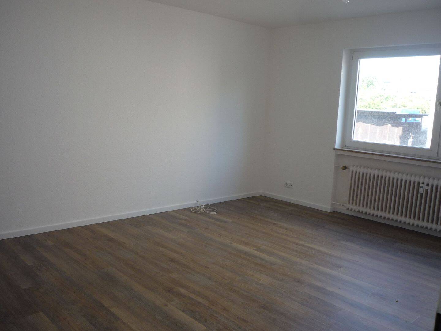 Zentrale Lage! Gepflegte 2 Zimmer Wohnung, mit neuwertigem Badezimmer! Ohne Balkon!, 51379 Leverkusen (Opladen)