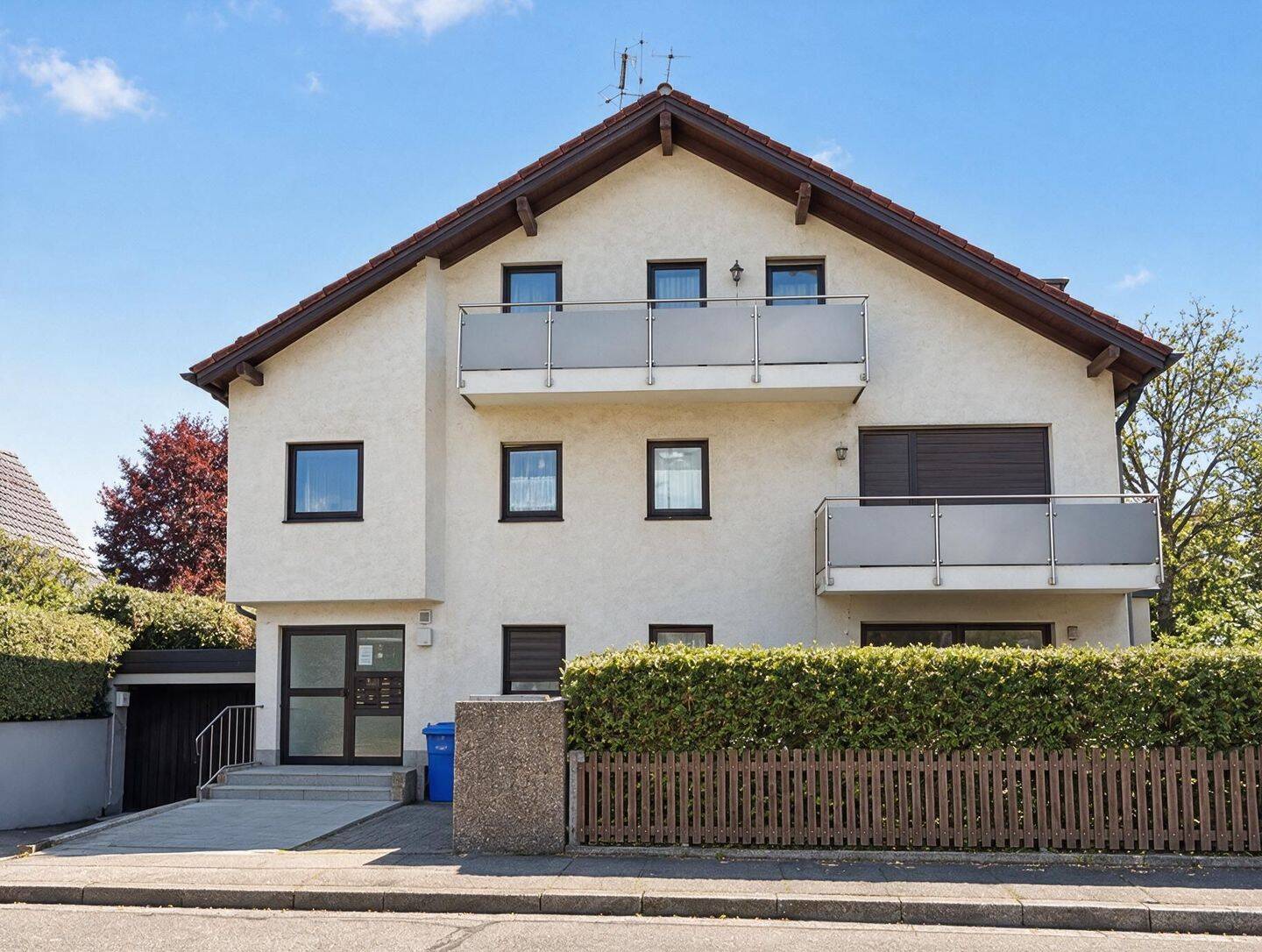 Ohne Makler: Erstbezug nach Sanierung: Helle 2-Zimmer-DG-Wohnung inkl. Einbauküche, Balkon & TG in Trudering, 81825 München (Berg am Laim Trudering-Riem)