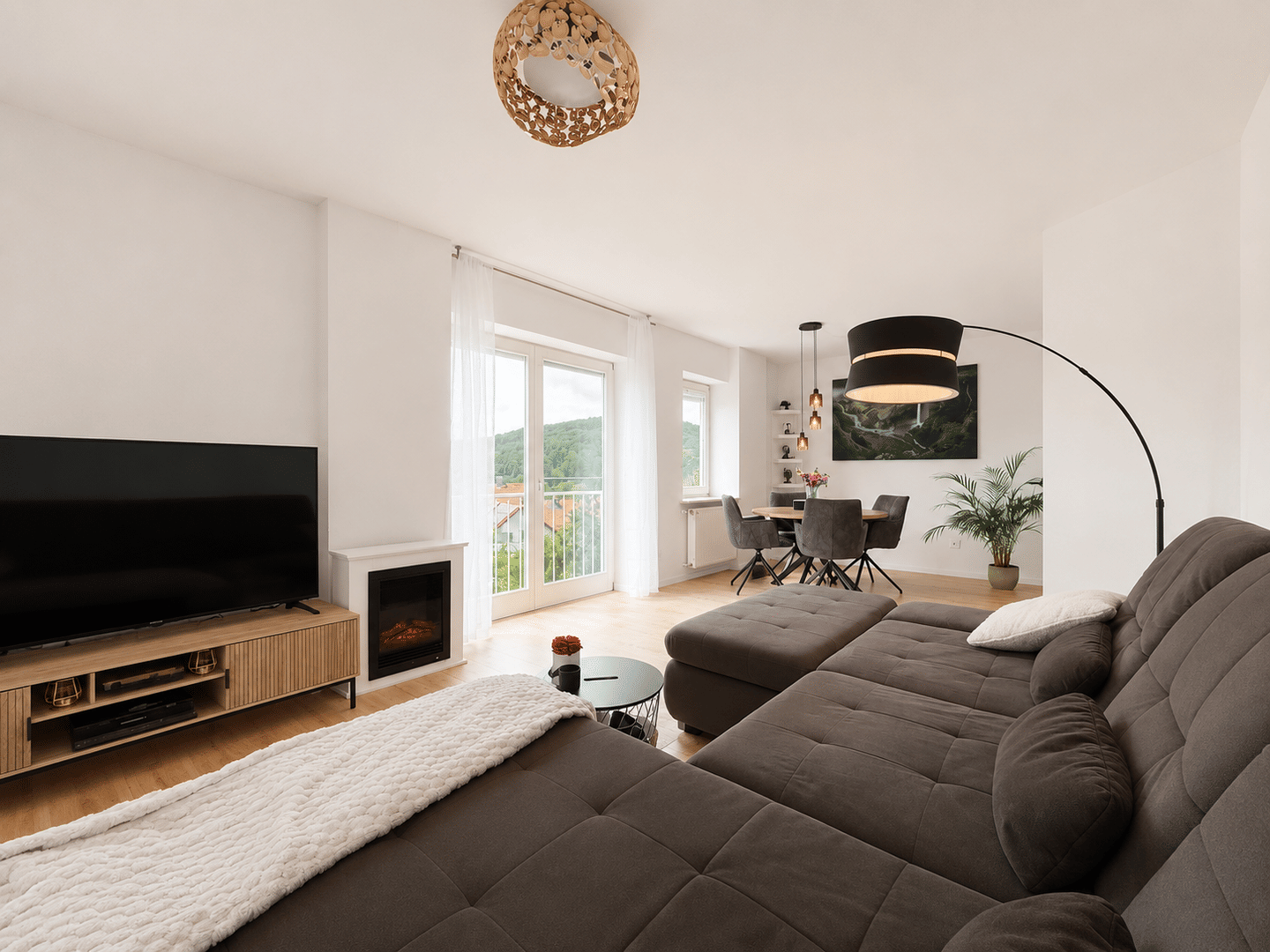 Modernisiert mit Weitblick: 3 Zimmer Wohnung in Bad Salzschlirf, 36364 Bad Salzschlirf
