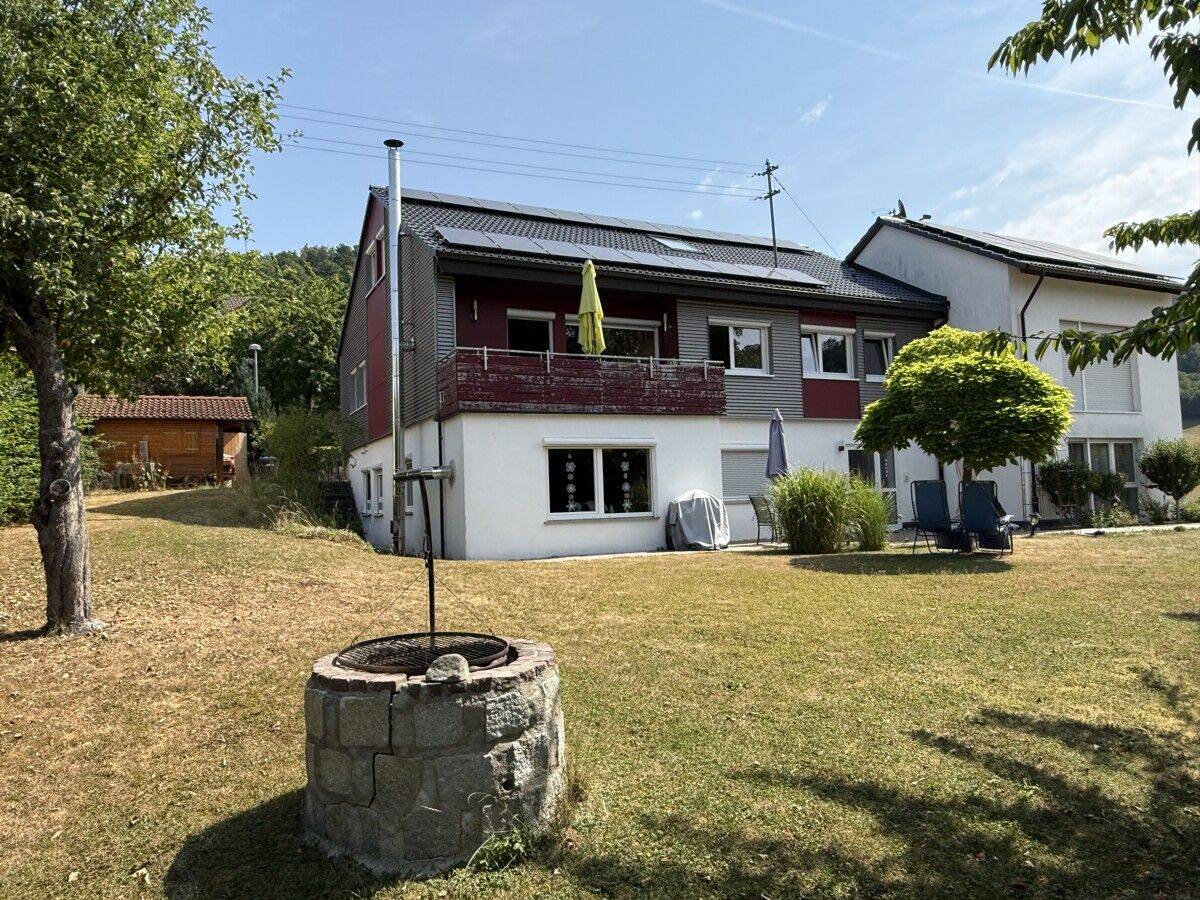 WOHNEN, WIE IM EIGENEN HAUS:
7½-Zimmer-Eigentumswohnung mit zwei Bädern, Balkon, Garten und Garage in herrlicher Randlage, 74544 Michelbach an der Bilz