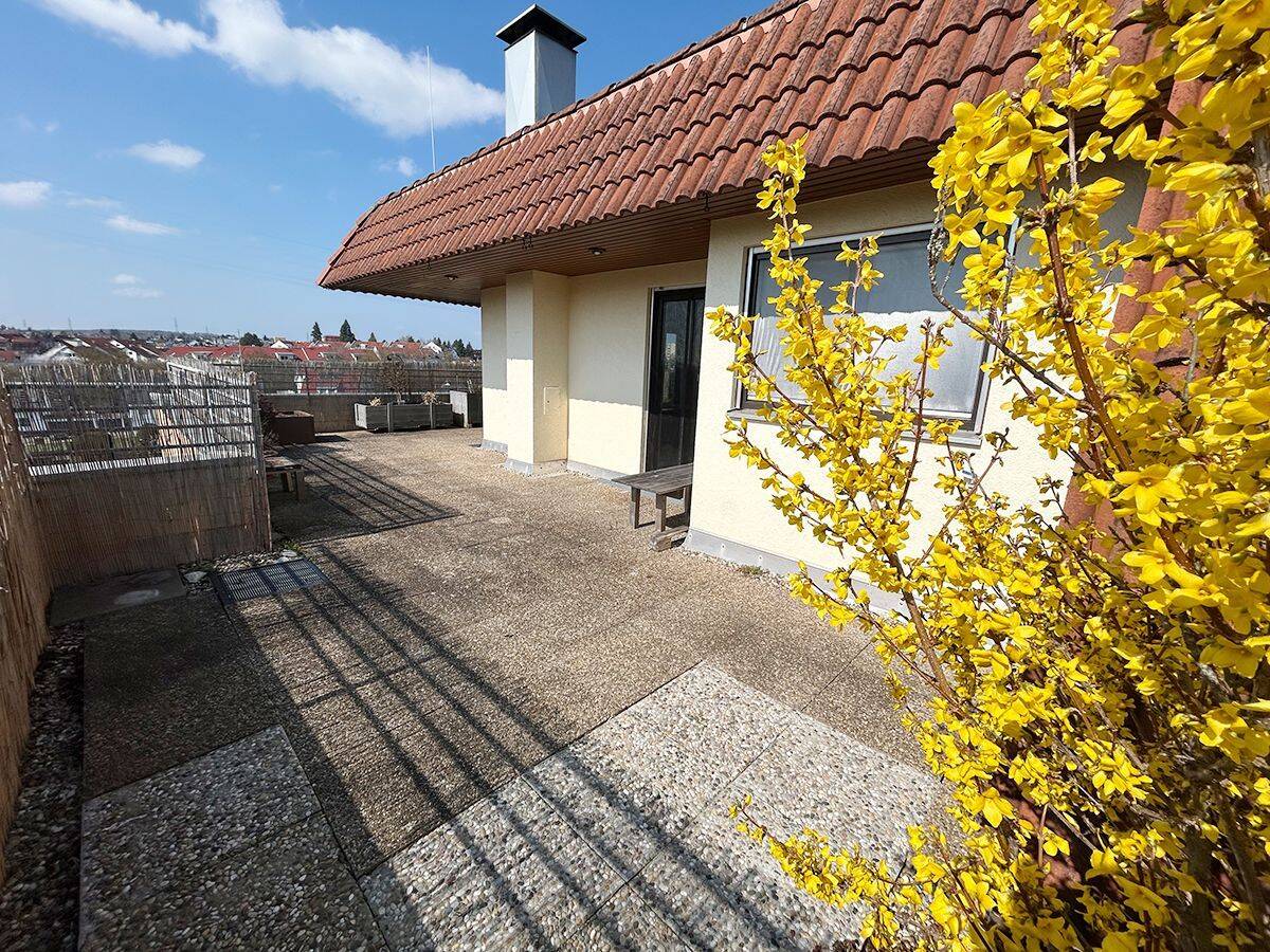 Penthouse-Traum in Sindelfingen: Geräumige 2-Zimmer-Wohnung,
EBK und Dachterrasse mit Aussicht, 71067 Sindelfingen
