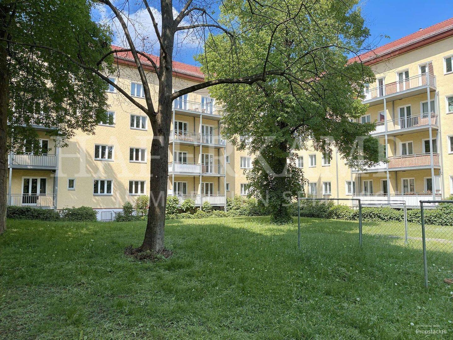 Wohnen im Ostseeviertel: Renovierte Altbauwohnung mit Terrazzo, Dielen & grünem Innenhof, 10409 Berlin (Pankow Prenzlauer Berg)