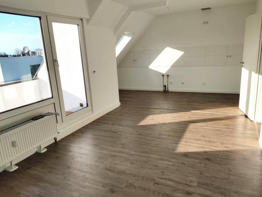 Moderne 2-Zimmer-Dachgeschosswohnung mit Balkon und Markise – Leverkusen-Bürrig, 51371 Leverkusen (Bürrig Hitdorf Rheindorf)