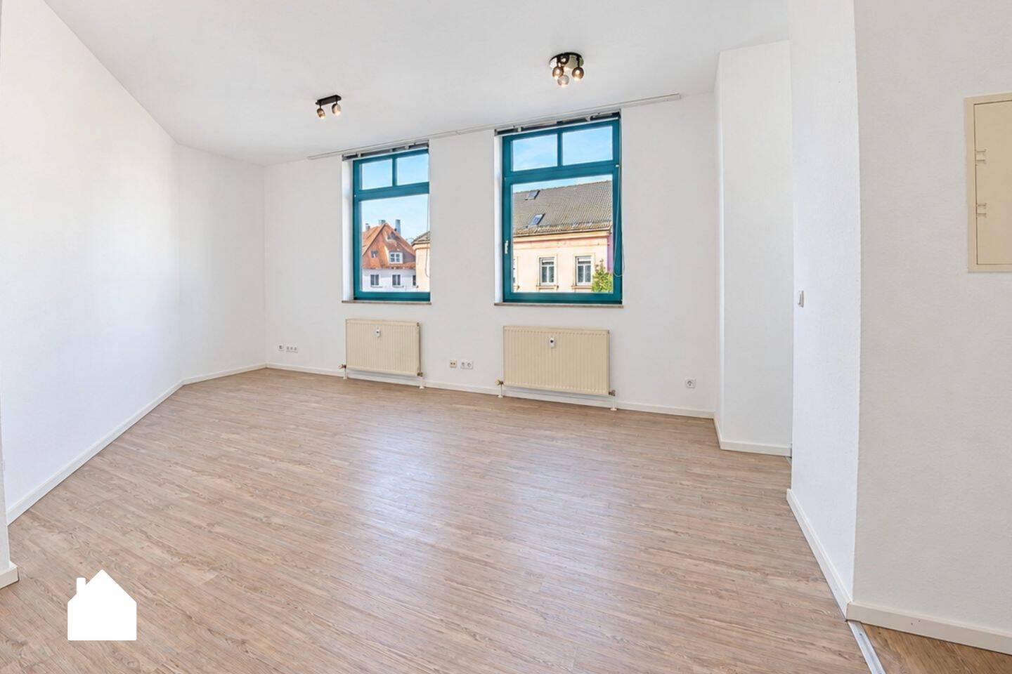 Hell wohnen, zentral leben – 2 Zimmer mit Stellplatz mitten in Bayreuth!, 95444 Bayreuth (Altstadt City Gartenstadt Kreuzstein Neue Heimat)