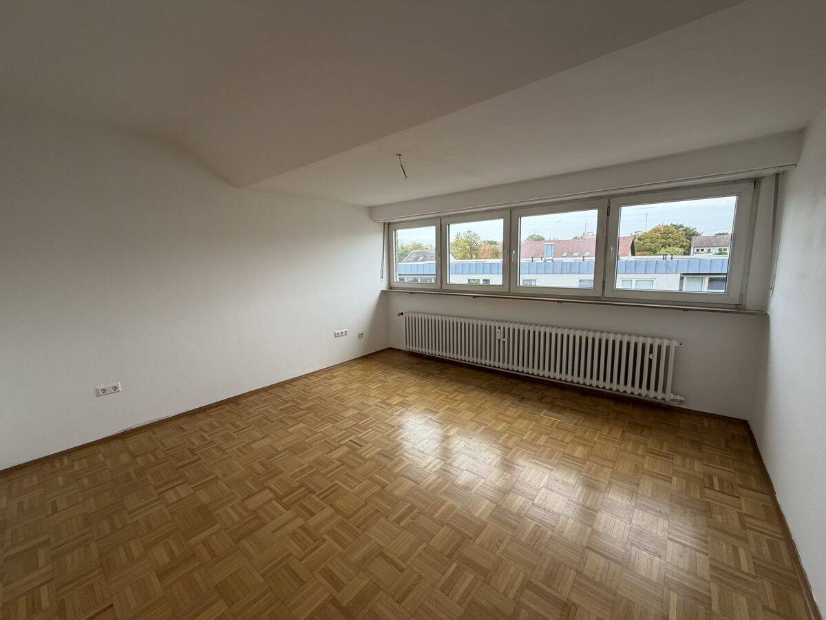 Lichtdurchflutete Dachgeschosswohnung mit 3 Zimmern und Stellplatz, 76344 Eggenstein-Leopoldshafen