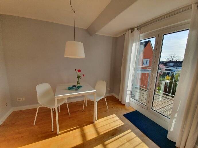 ! Nur an EINE Frau und Wochenend-Pendlerin! Helle, möblierte 2 Zi-Whg mit Balkon, 51069 Köln (Mülheim Dellbrück Dünnwald Höhenhaus)