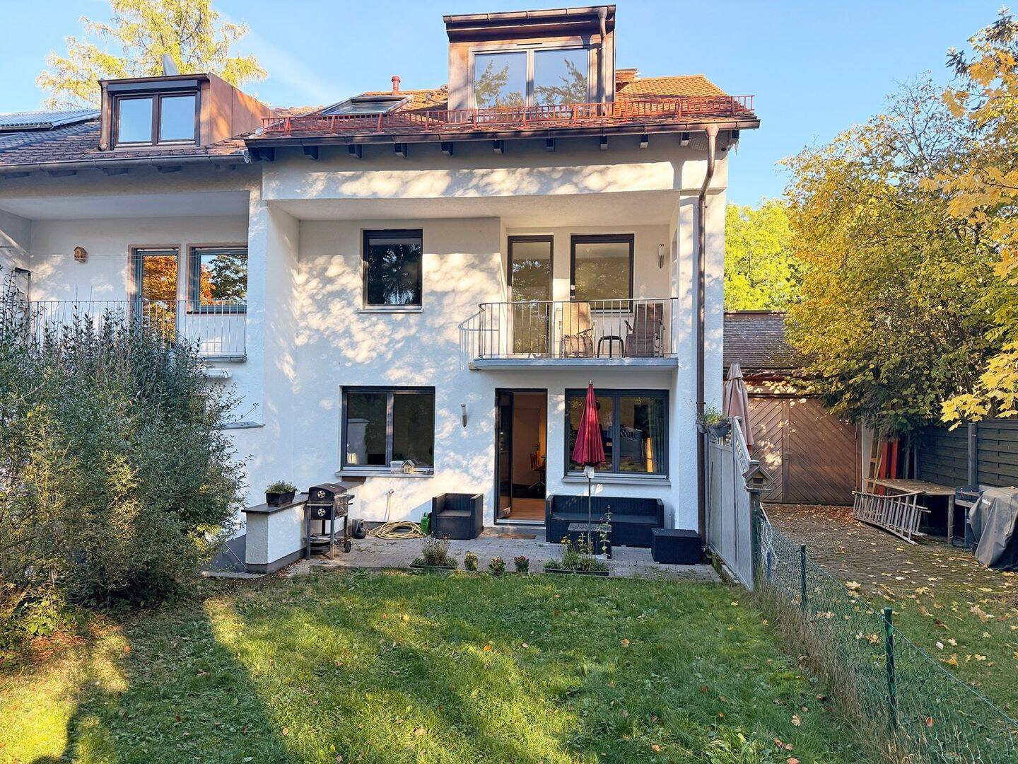 Möbliertes Reiheneckhaus mit ruhigem, grünen Gartenanteil in Pasing/Obermenzing, 81247 München (Allach-Untermenzing Pasing-Obermenzing)