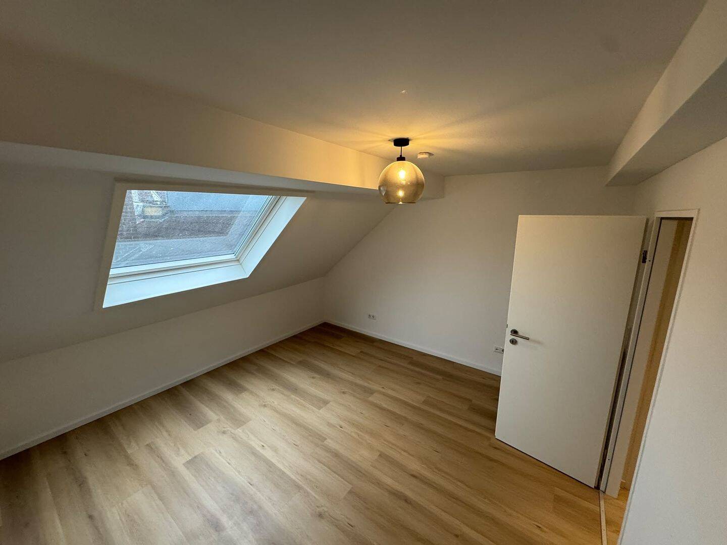 Kernsaniert | Schlossplatz | Ideal als WG möglich | 2-Zimmer, 91054 Erlangen (Burgberg Erlangen-Nord Erlangen-Ost Innenstadt Sieglitzhof)