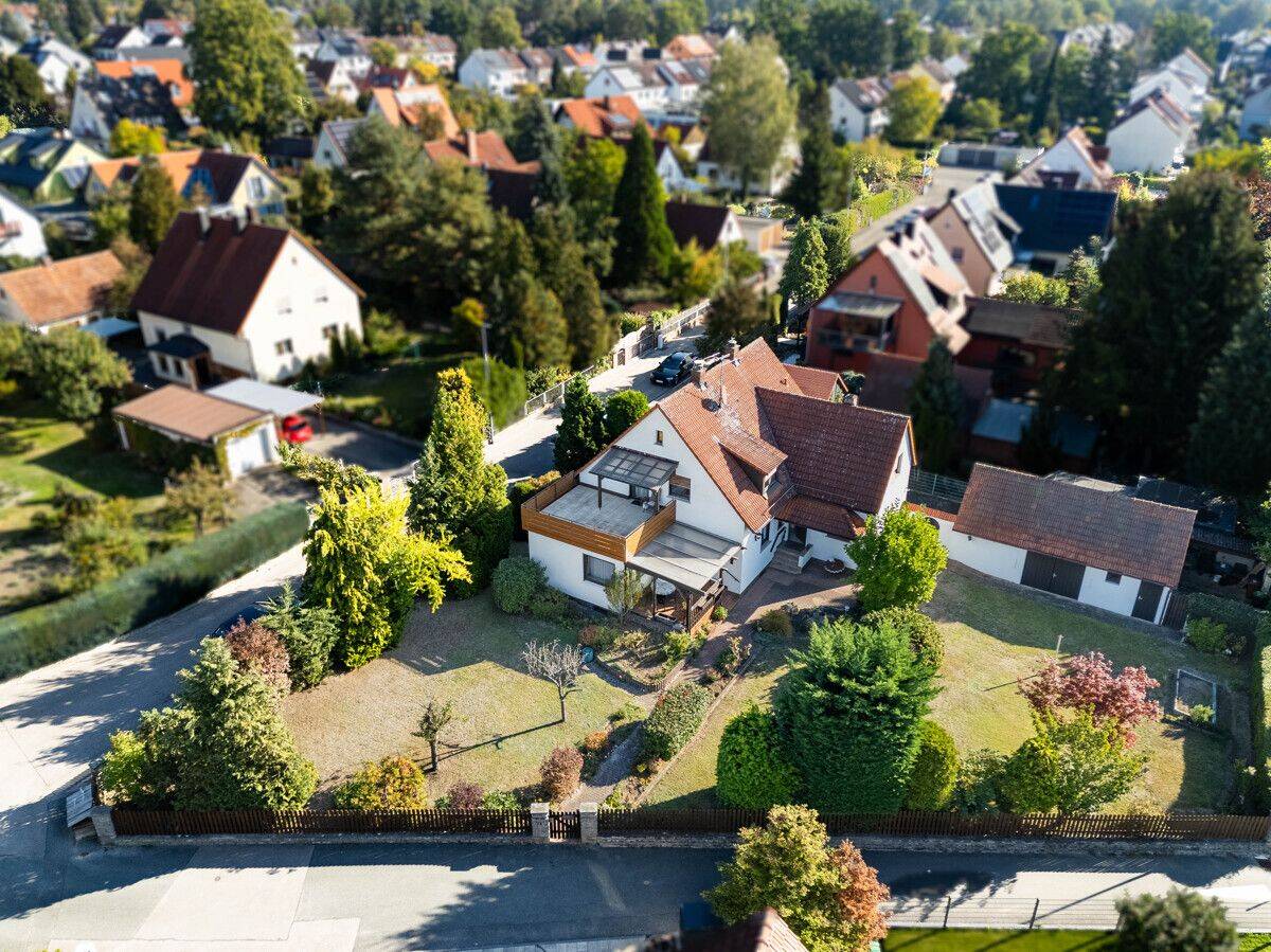 Einfamilienhaus mit großem Garten und viel Potenzial in gewachsener Wohnlage von Schwabach, 91126 Schwabach