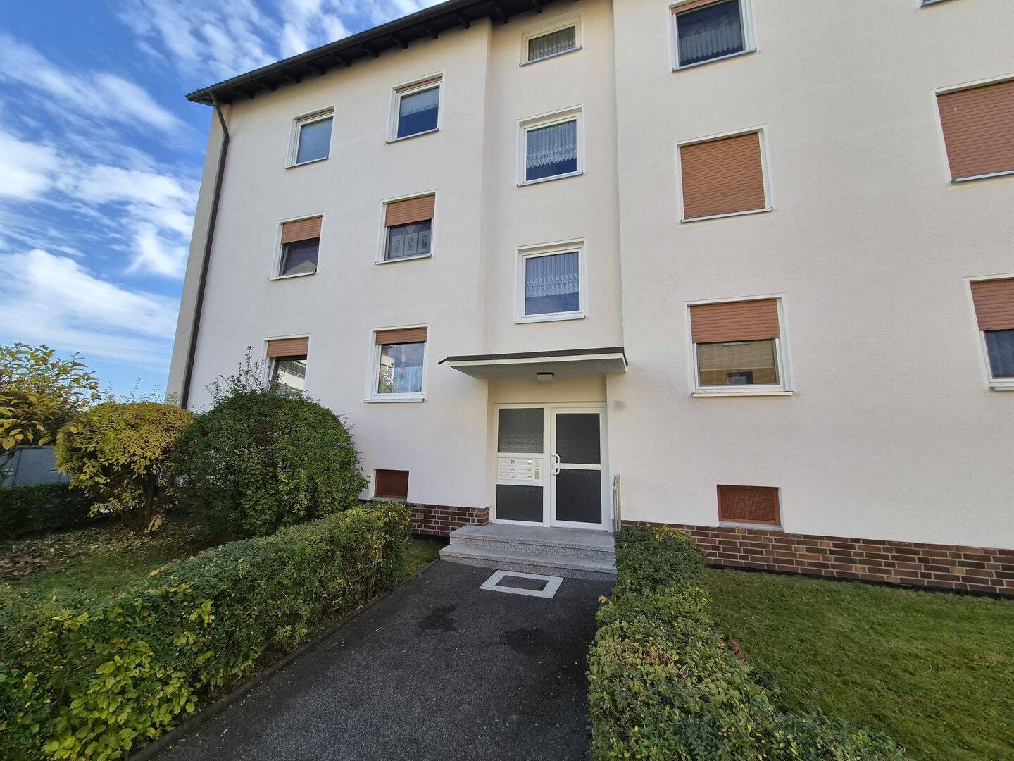 2- Zimmer- Wohnung mit Balkon u. Garage in Neustadt b. Cbg., 96465 Neustadt b. Coburg