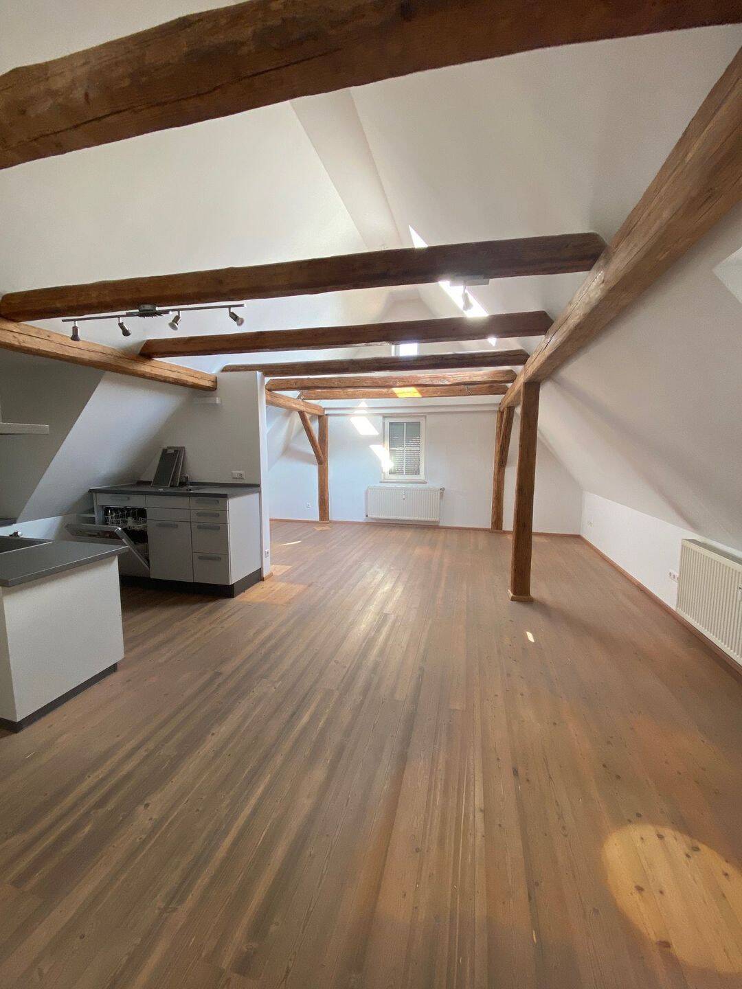 Gemütliche 2-Zimmer-Dachgeschosswohnung mit Gartenmitbenutzung in Ansbach, 91522 Ansbach