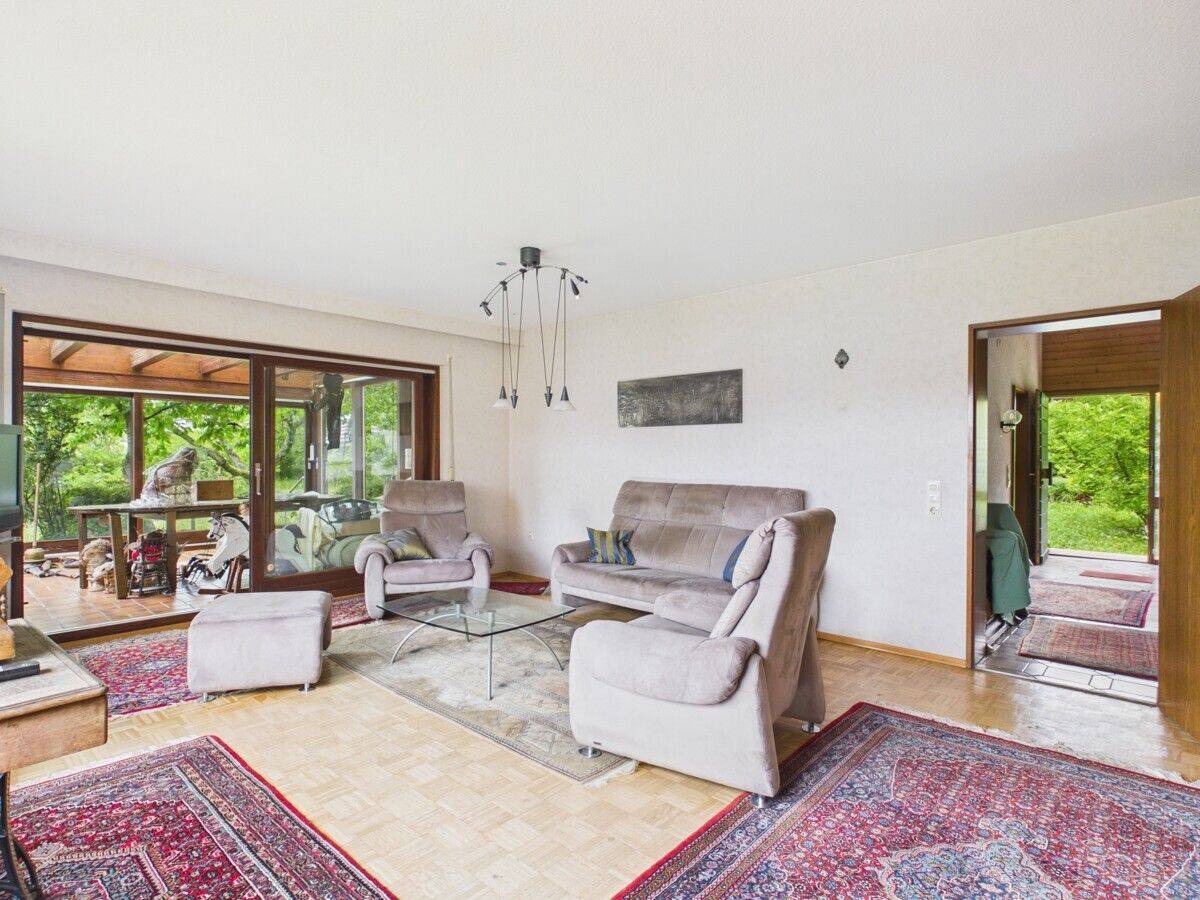 Großes Einfamilienhaus mit Einliegerwohnung | Oberderdingen, 75038 Oberderdingen