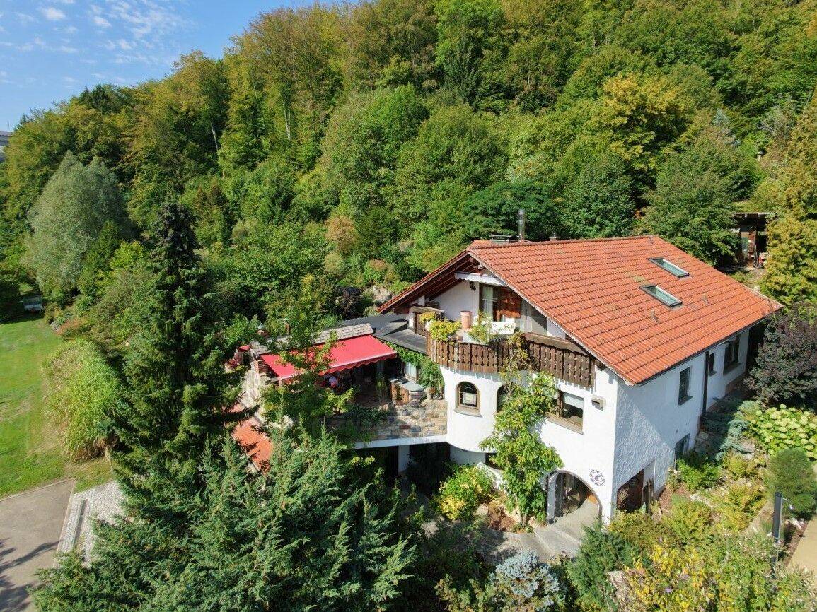 Großes EFH mit parkähnlichem Grundstück am Ortrand, 73347 Mühlhausen im Täle