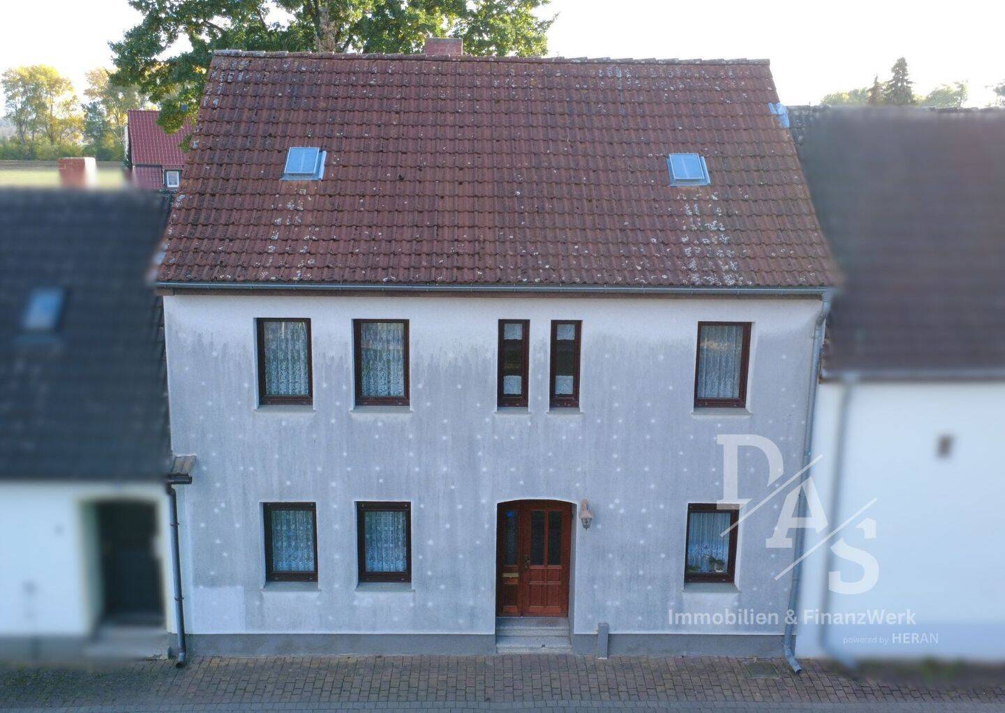 Sechs Zimmer, kleiner Hof und viel Platz für eigene Ideen – Reihenhaus in Güsten, 39439 Güsten