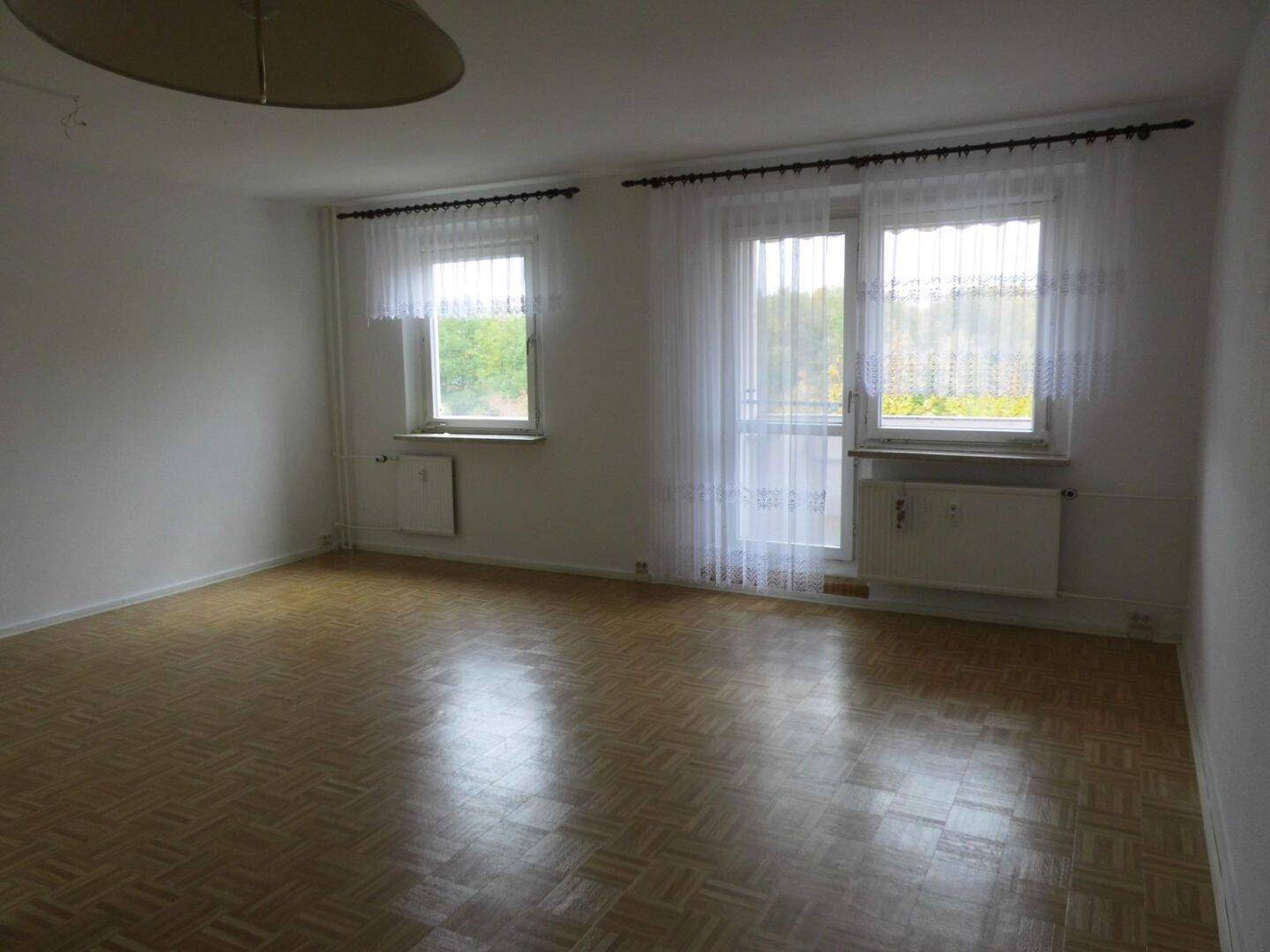 Sonnige Eigentumswohnung mit Balkon, Einbauküche und PKW-Stellplatz im 1. OG im Neubaugebiet Reichenbach / Vogtland z…, 8468 Reichenbach im Vogtland