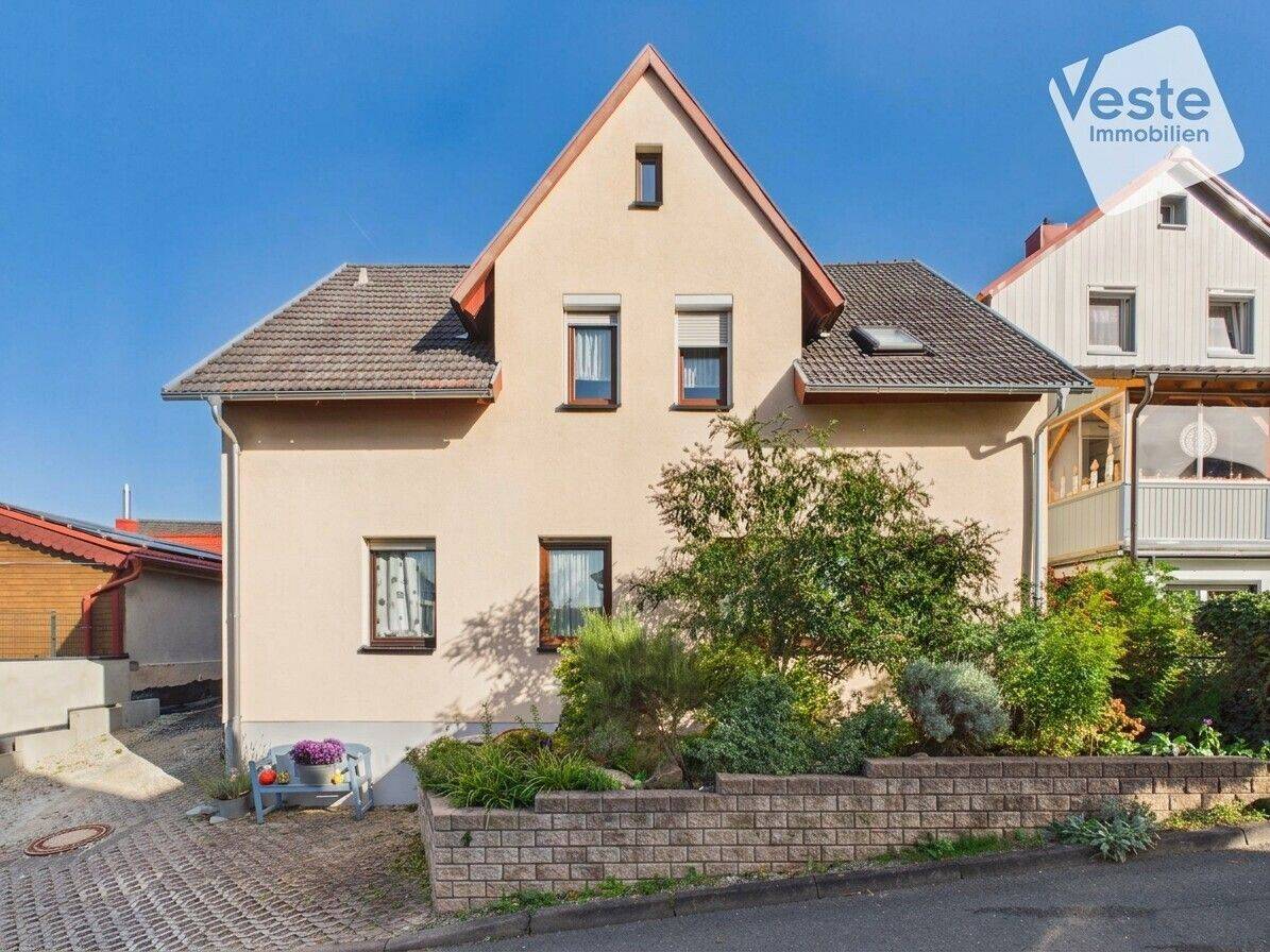 Einziehen, wohlfühlen, zuhause sein – Familienhaus in Beiersdorf, 96450 Coburg