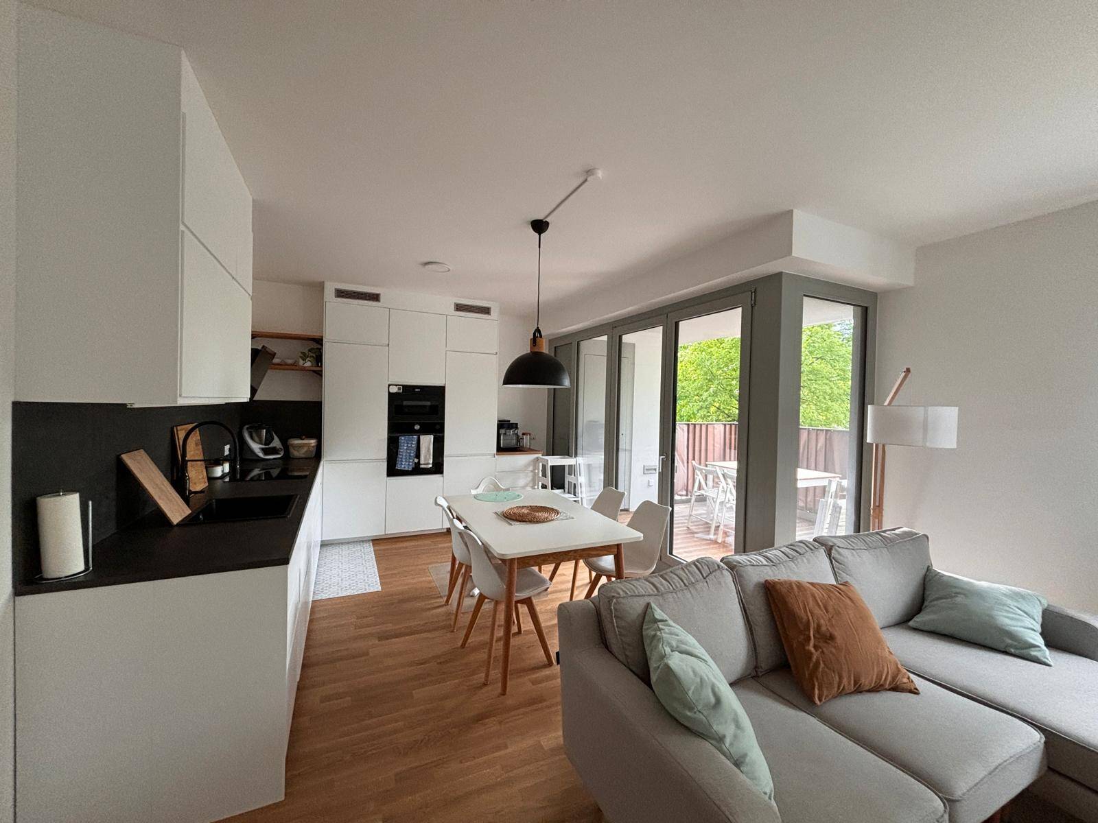 Großzügige 4-Zimmer-Wohnung in Alt-Hohenschönhausen, 13055 Berlin (Lichtenberg Hohenschönhausen Alt-Hohenschönhausen Hohenschönhausen)