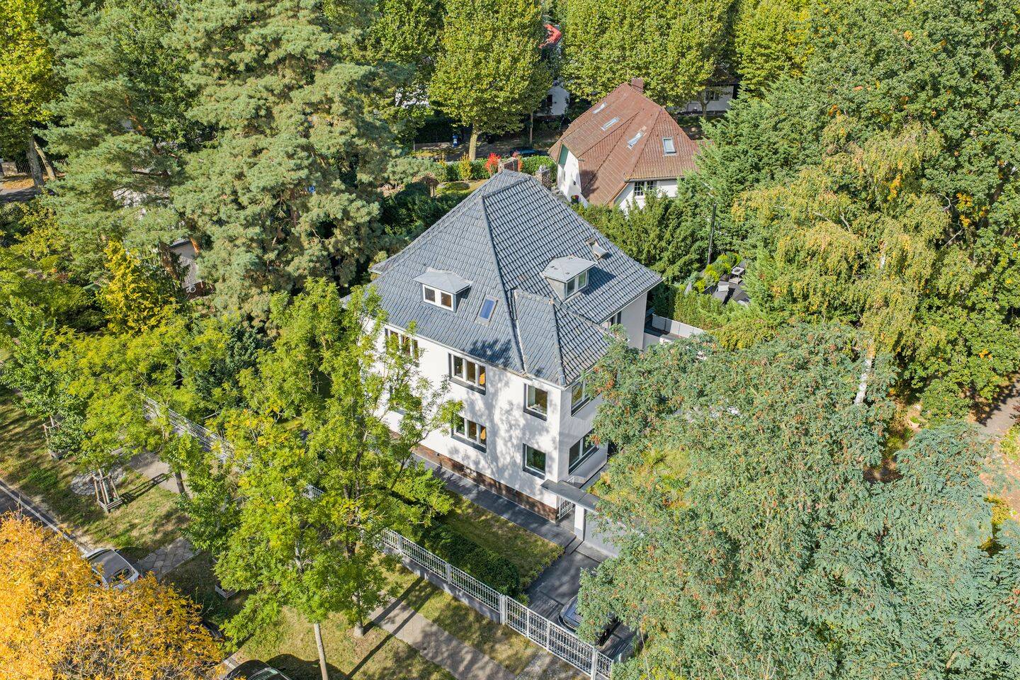 Ein Refugium für besondere Lebensentwürfe – exklusives Villenensemble mit verbundenem Nebengebäude, 13465 Berlin (Reinickendorf Frohnau Mühlenbecker Land Hermsdorf)