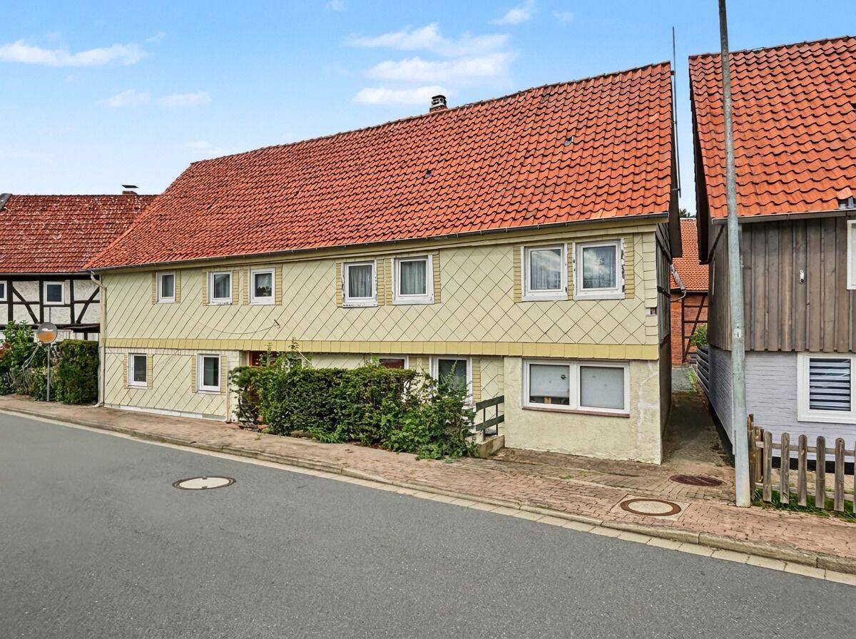 Besonders Wohnen im Altbau auf dem Lande: 6 Zimmer auf ca. 129 m² Wohnraum in Liebenburg-Heißum, 38704 Liebenburg