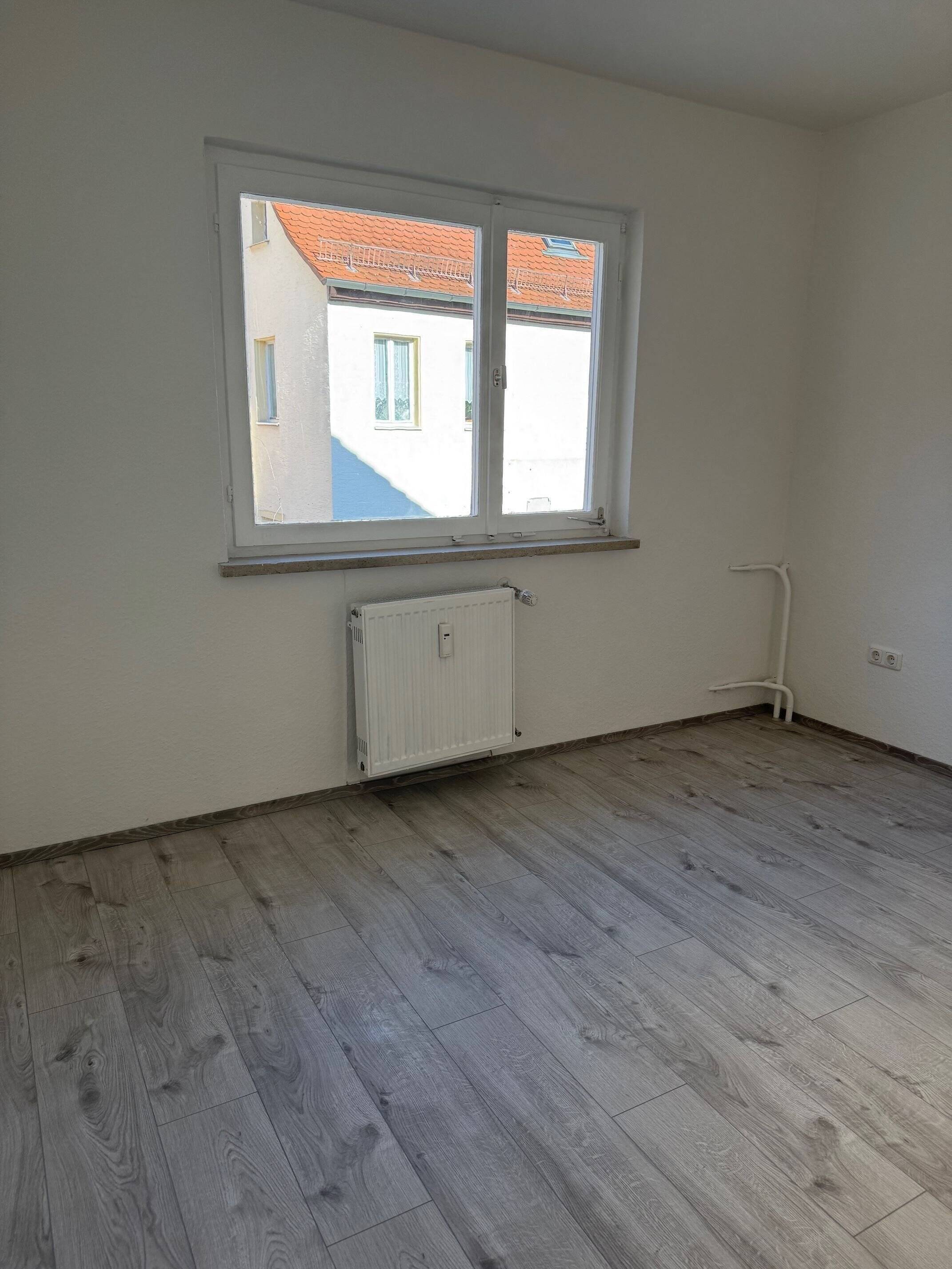 TOP SANIERTE 2-ZIMMER WOHNUNG IN IDYLLISCHER & ZENTRALER LAGE ZWISCHEN REDNITZGRUND UND MAIN-DONAU KANAL AB SOFORT, 90455 Nürnberg