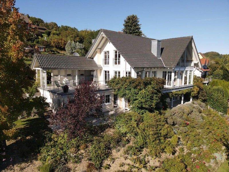 Landhausvilla mit traumhafter Seesicht – großes Grundstück mit weiteren Bebauungsmöglichkeiten, 78337 Öhningen