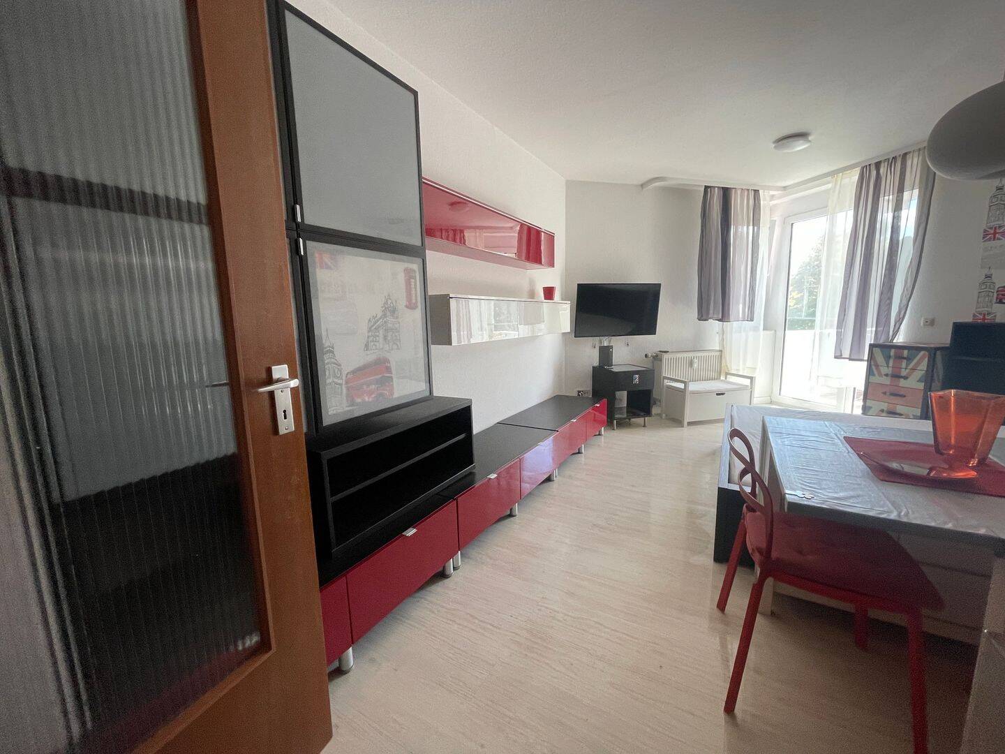 Möbliertes 1-Zimmer-Apartment mit Balkon, Stellplatz & Aufzug in Mainz-Laubenheim, 55130 Mainz (Laubenheim Weisenau)