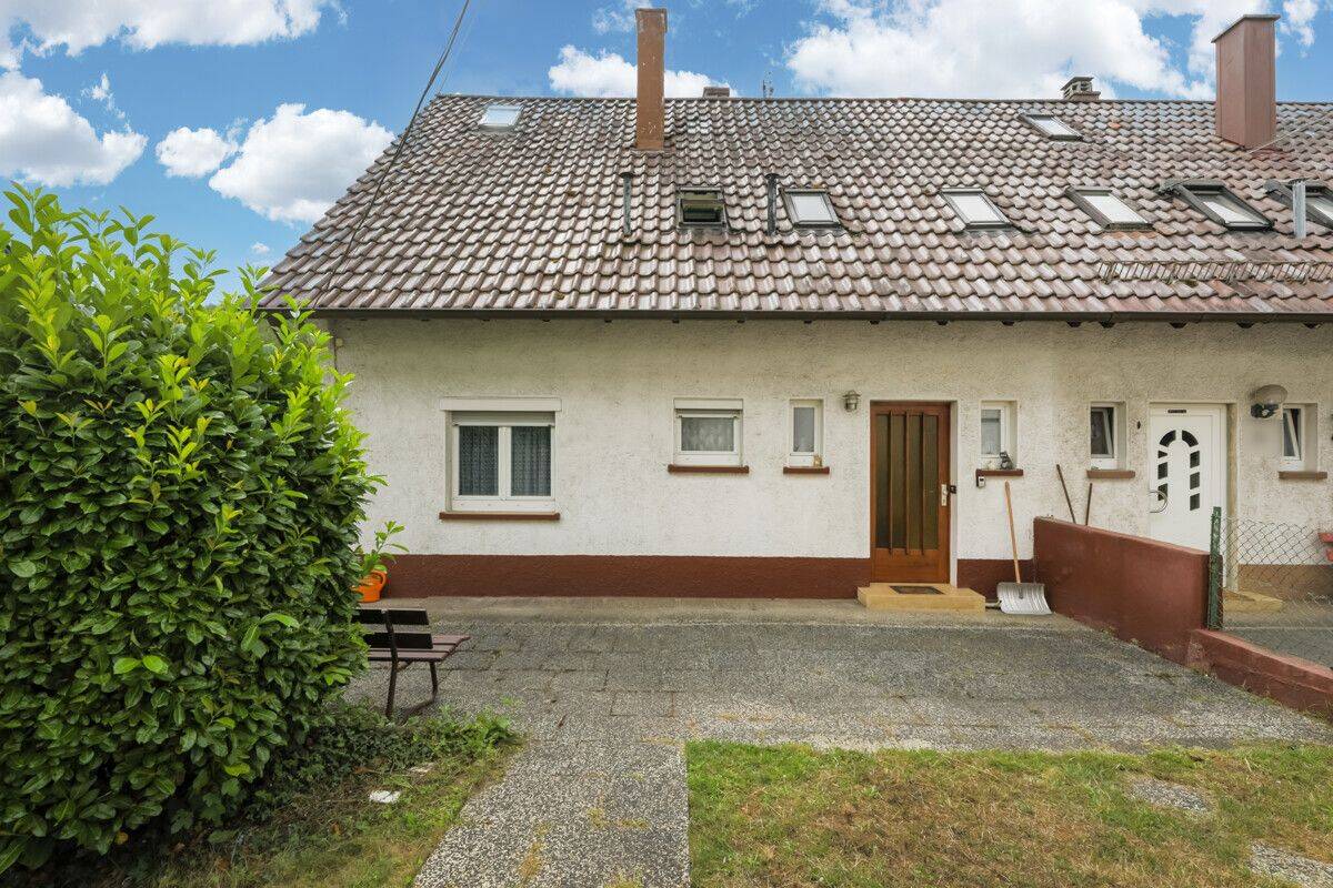 Zwei Wohnungen, ein Zuhause – gepflegte Doppelhaushälfte mit Garten und Garage!, 75239 Eisingen
