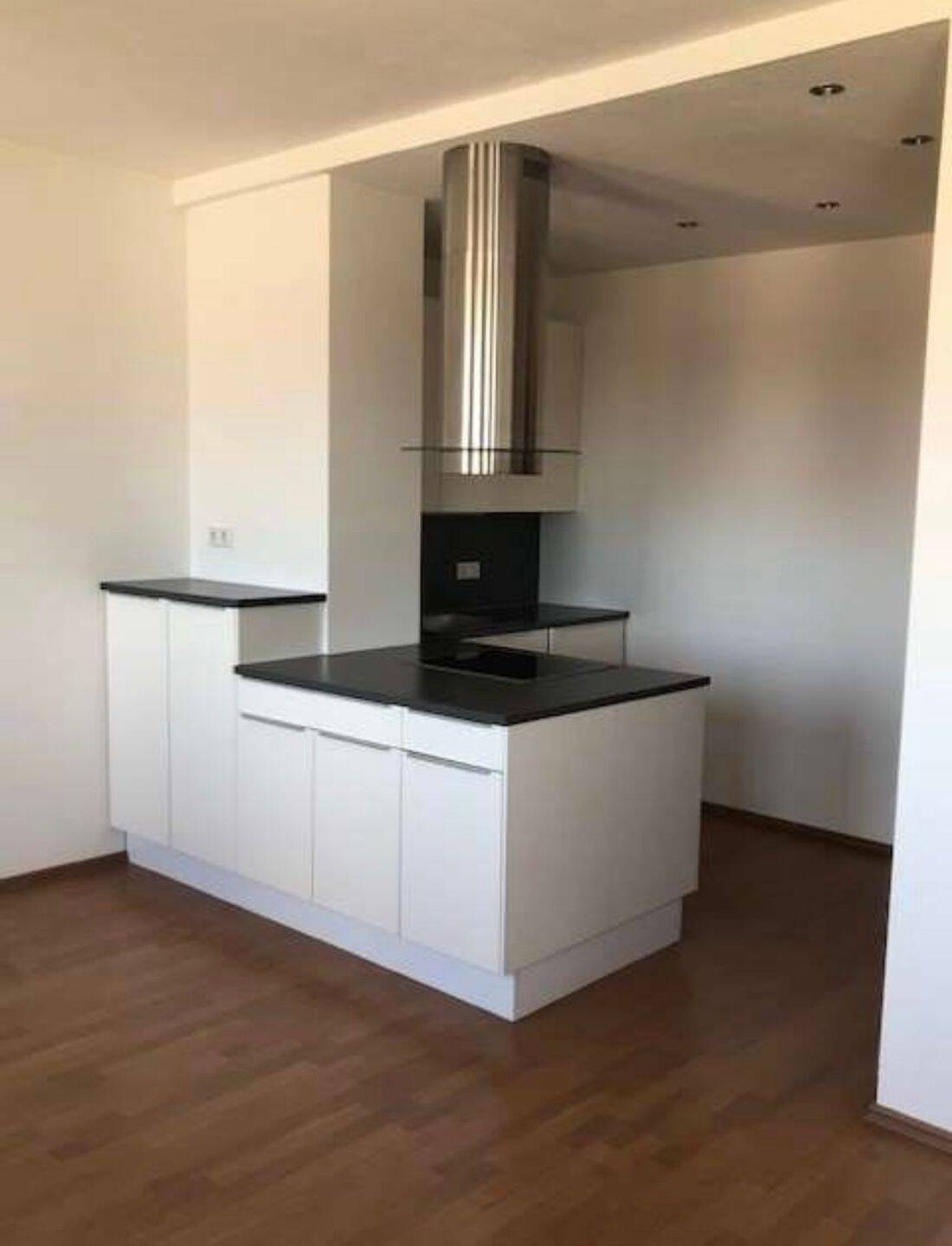Sehr gepflegte 1-Zimmer-Wohnung mit Einbauküche und TG-Stellplatz, 90478 Nürnberg (Dutzendteich Gleißhammer Glockenhof Sankt Peter Zerzabelshof)