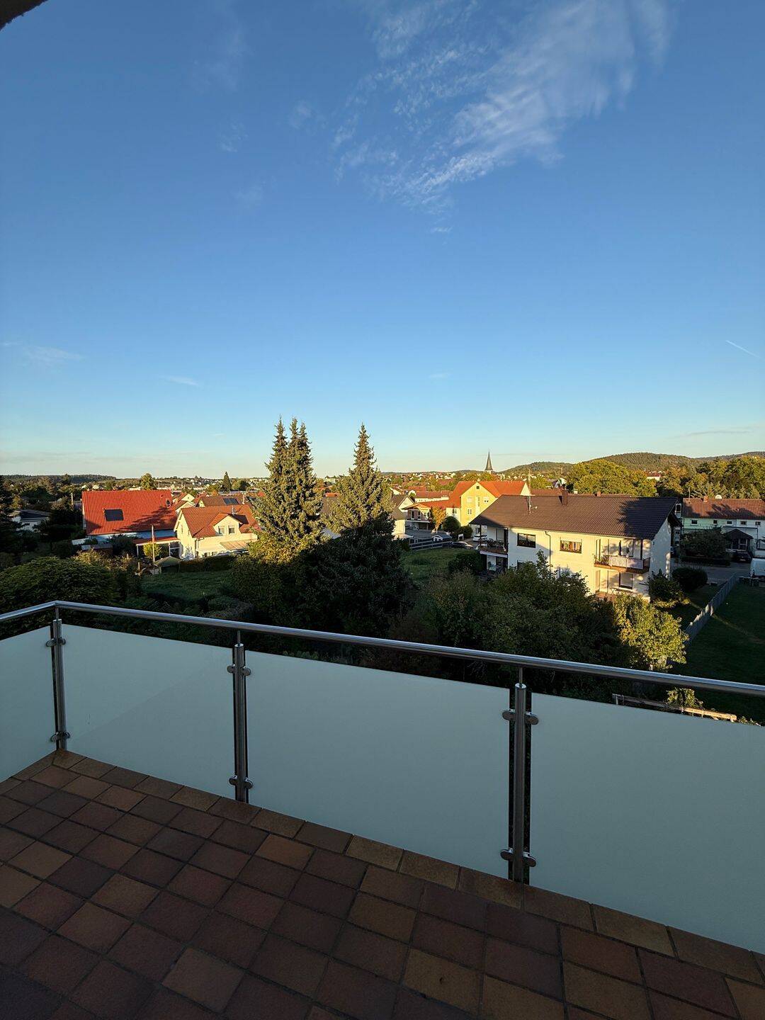 Renovierte 2-Zimmer-Dachgeschosswohnung mit Balkon & Keller (+ Option auf große Garage), 75038 Oberderdingen