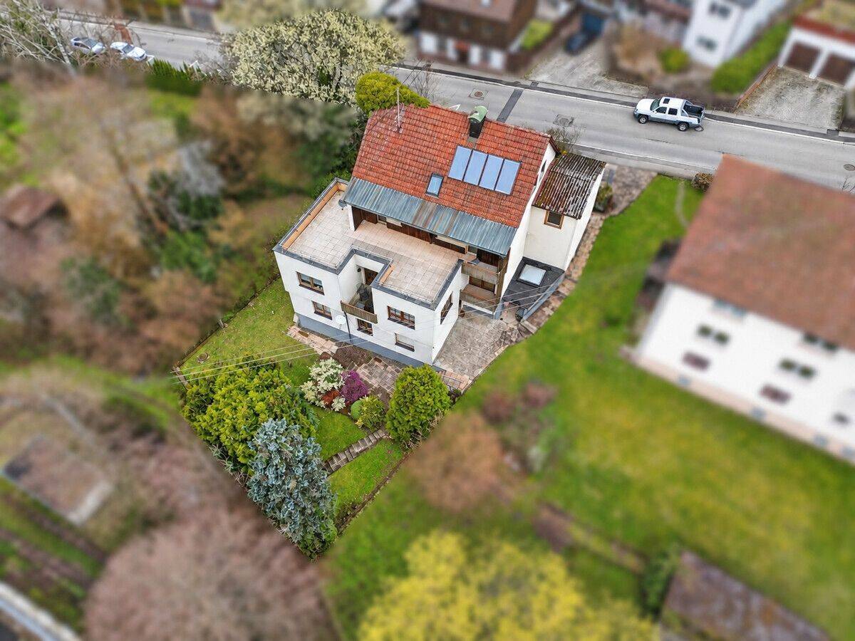 Provisionsfrei: Viel Platz für große Pläne – Dreifamilienhaus mit Potenzial, 75339 Höfen an der Enz