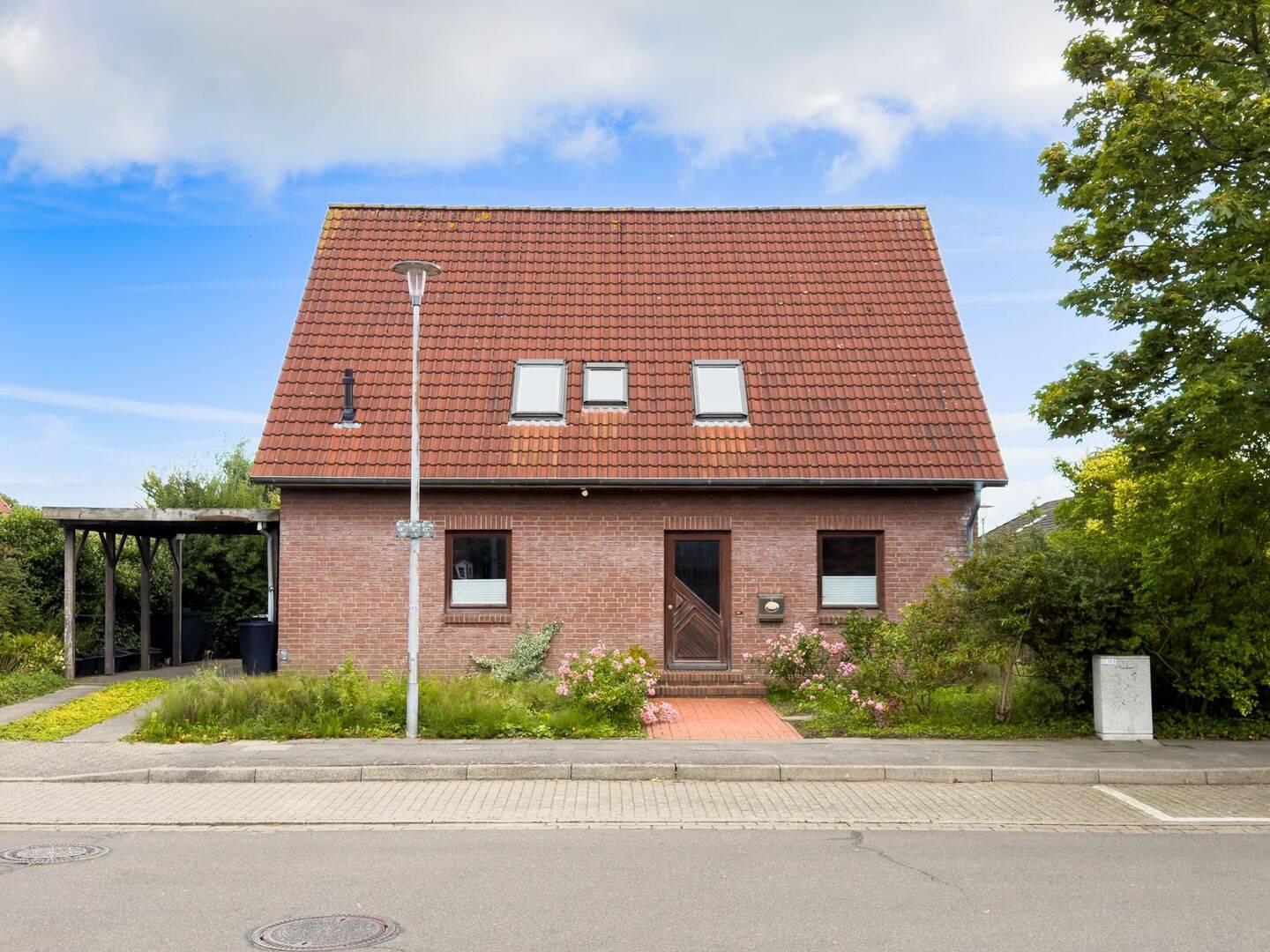 Ein Zuhause im Anliegerring: ruhig, zentral, mit Carport und Garage, 25541 Brunsbüttel