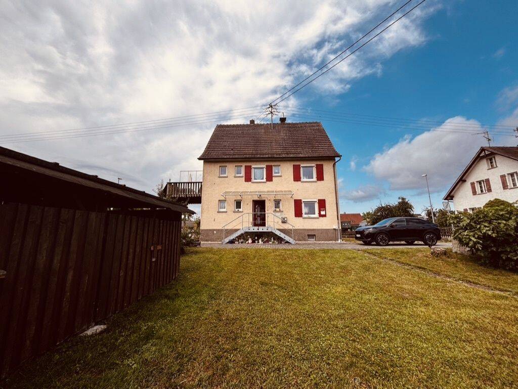 Familienfreundliches Haus mit Garten in gepflegtem Zustand, 88371 Ebersbach-Musbach