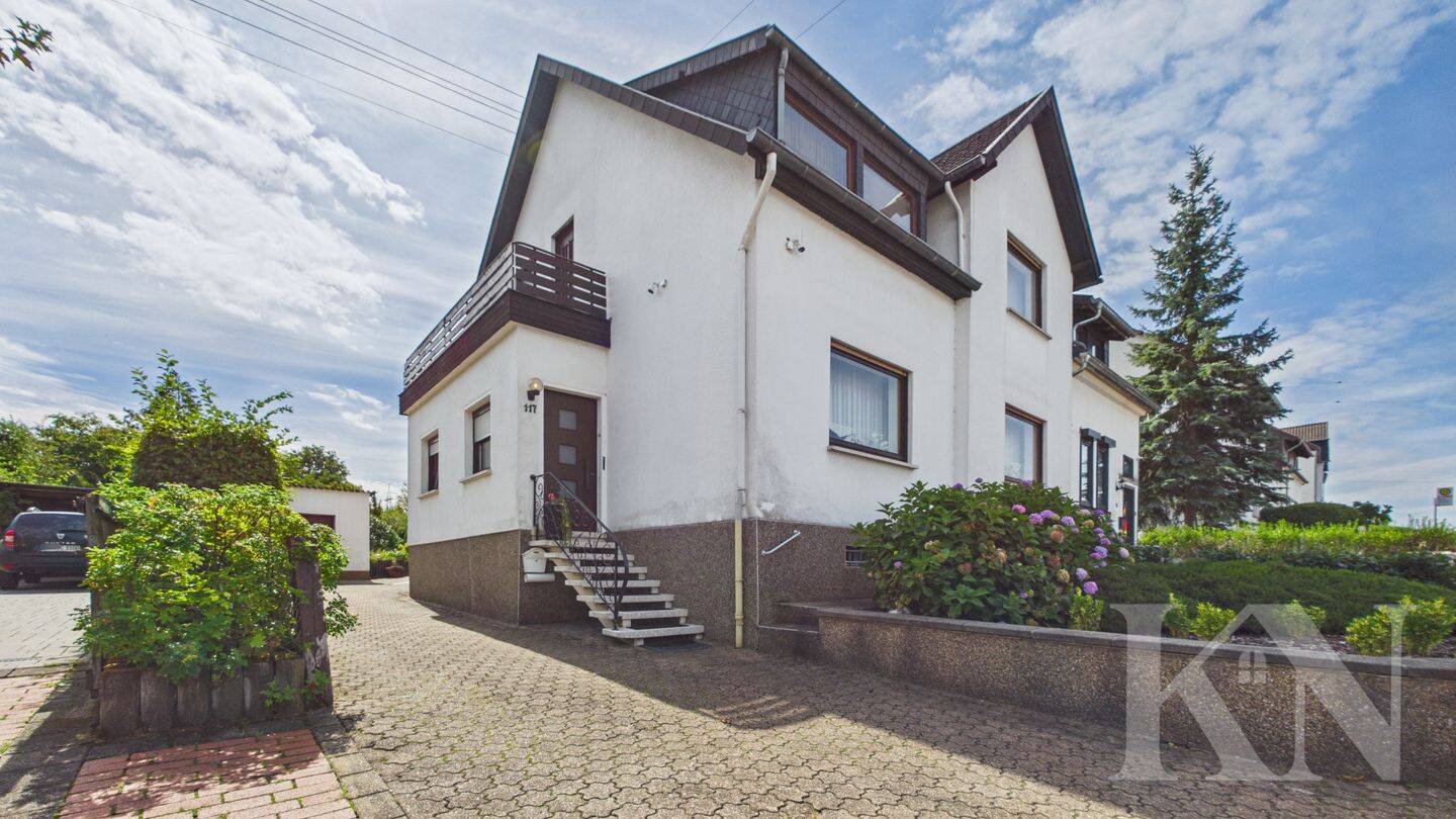 Doppelhaushälfte mit großzügigem Flächenangebot in Saarwellingen, 66793 Saarwellingen
