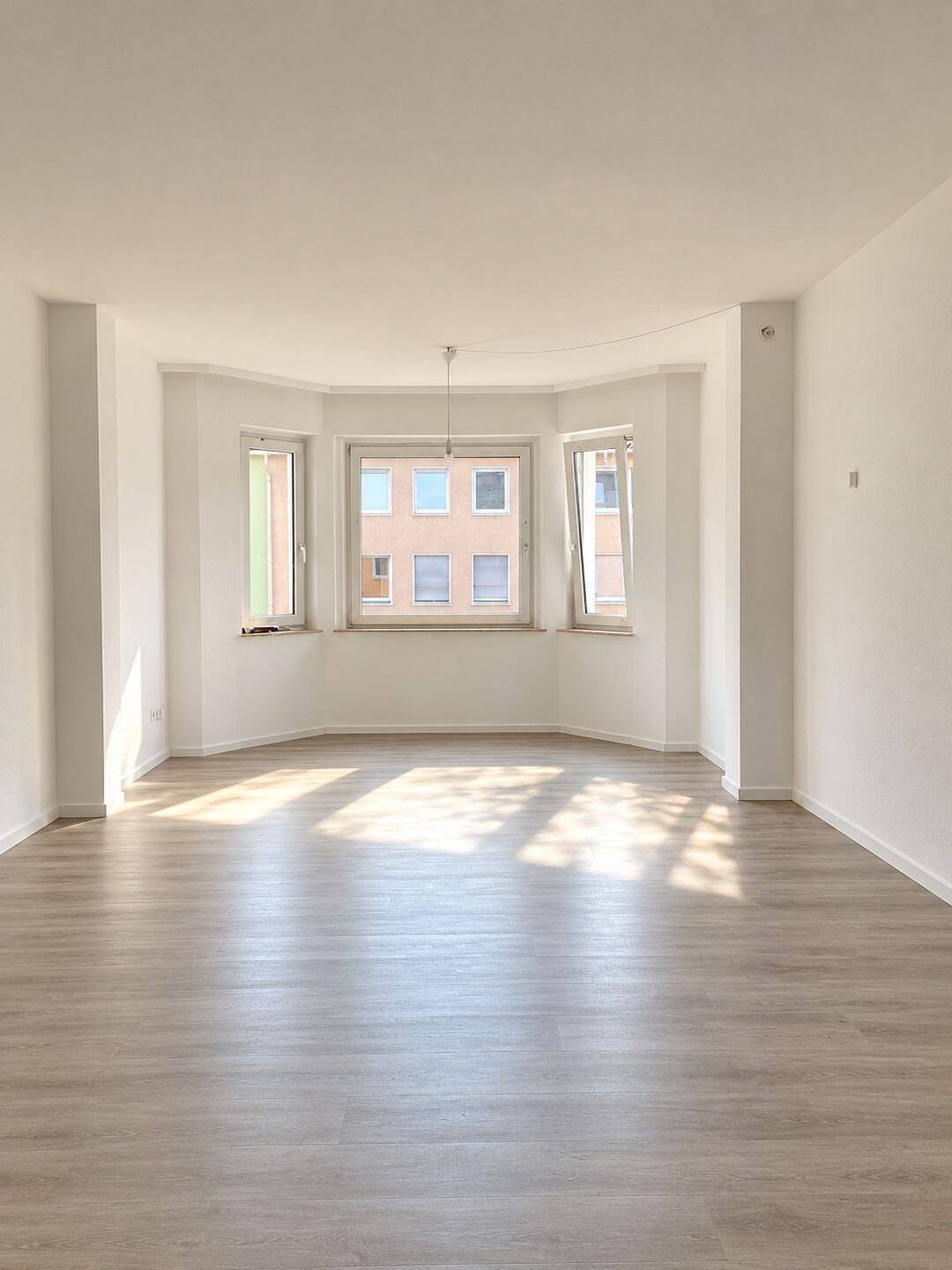 Großzügige 4-Zimmer-Wohnung mit Balkon, 49082 Osnabrück (Kalkhügel Nahne Schölerberg Sutthausen)
