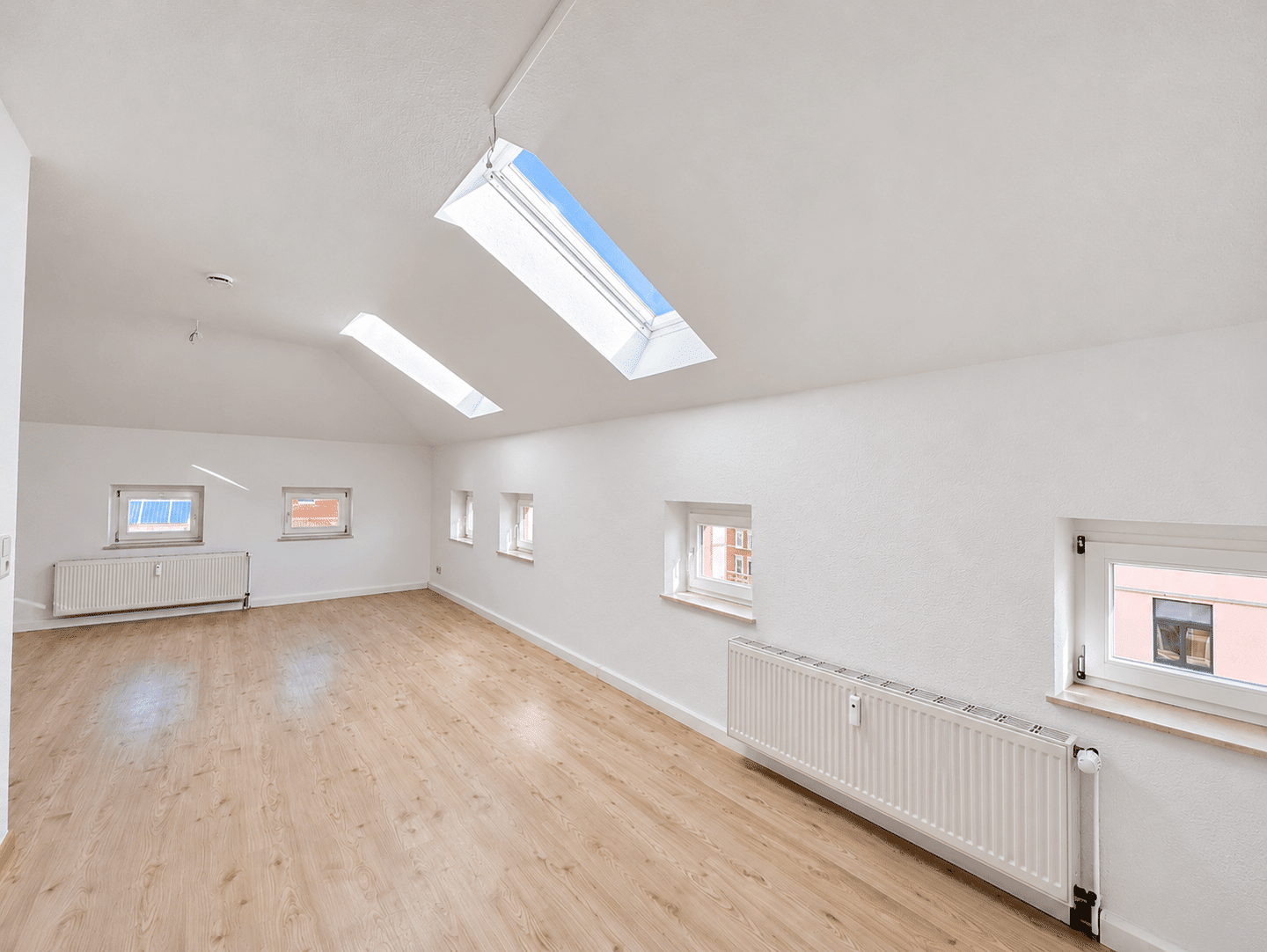 Helle 2-Raum-Wohnung mit großzügigem Wohnbereich, 6110 Halle (Saale) (Damaschkestraße Gesundbrunnen Innenstadt Lutherplatz Saaleaue)